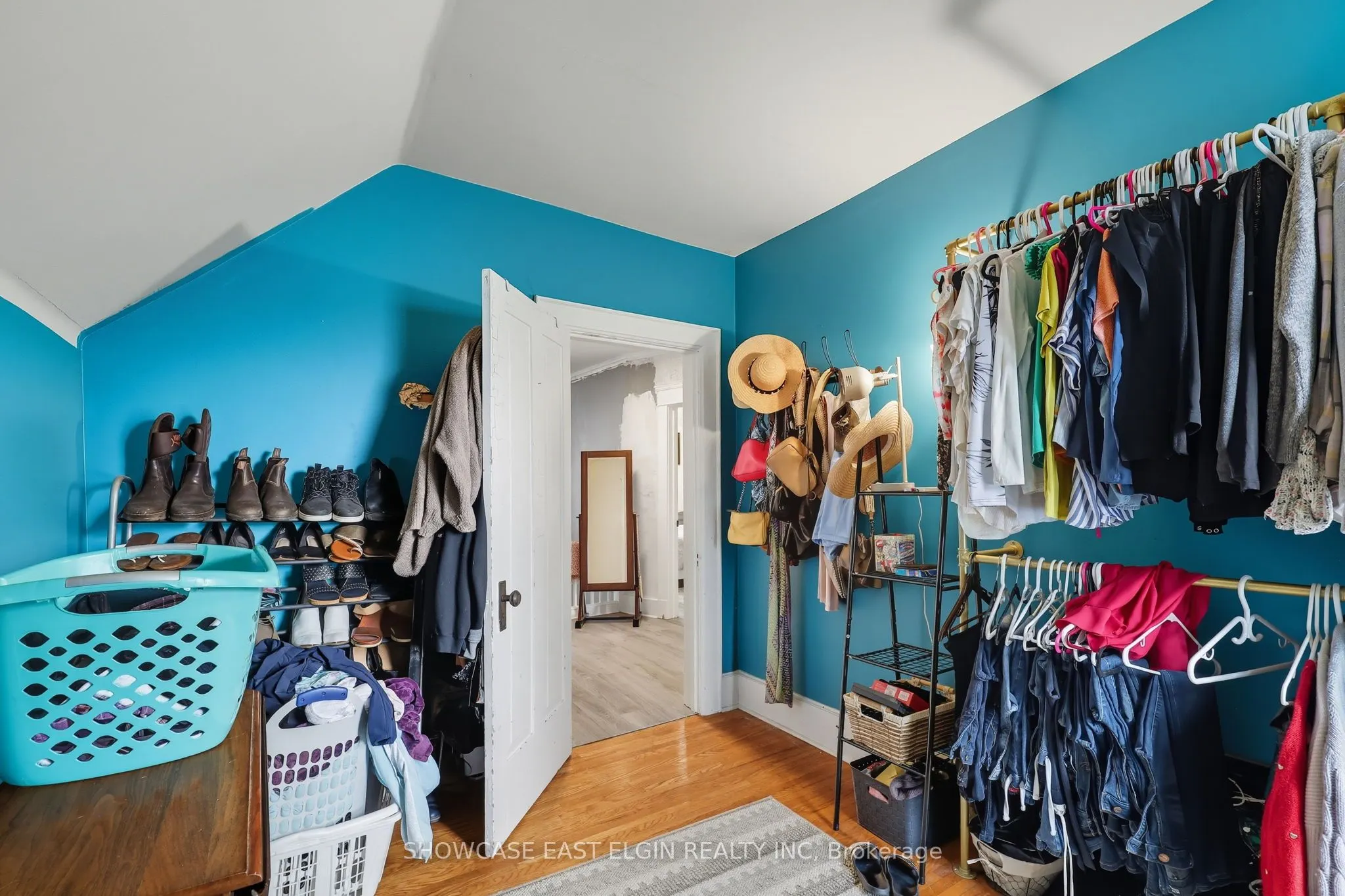 354 Talbot Street W
