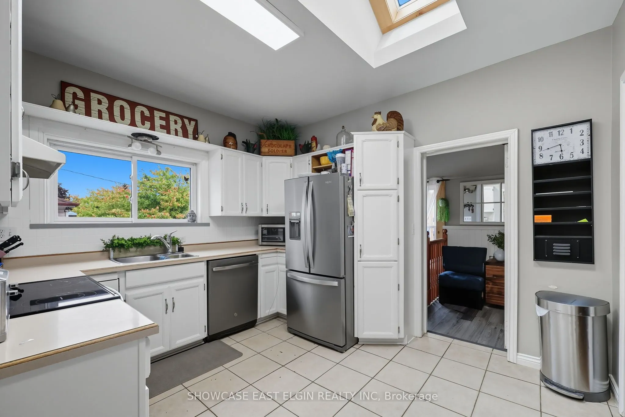 354 Talbot Street W