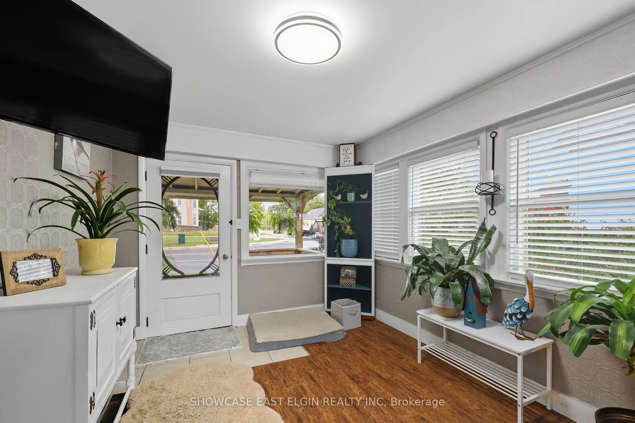 354 Talbot Street W