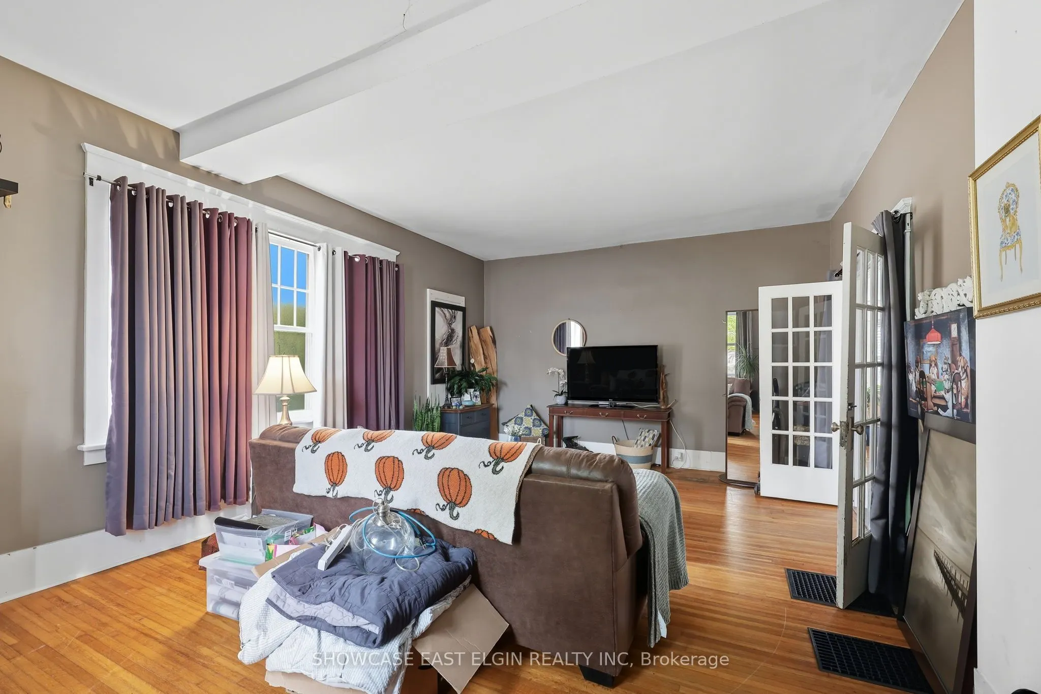 354 Talbot Street W