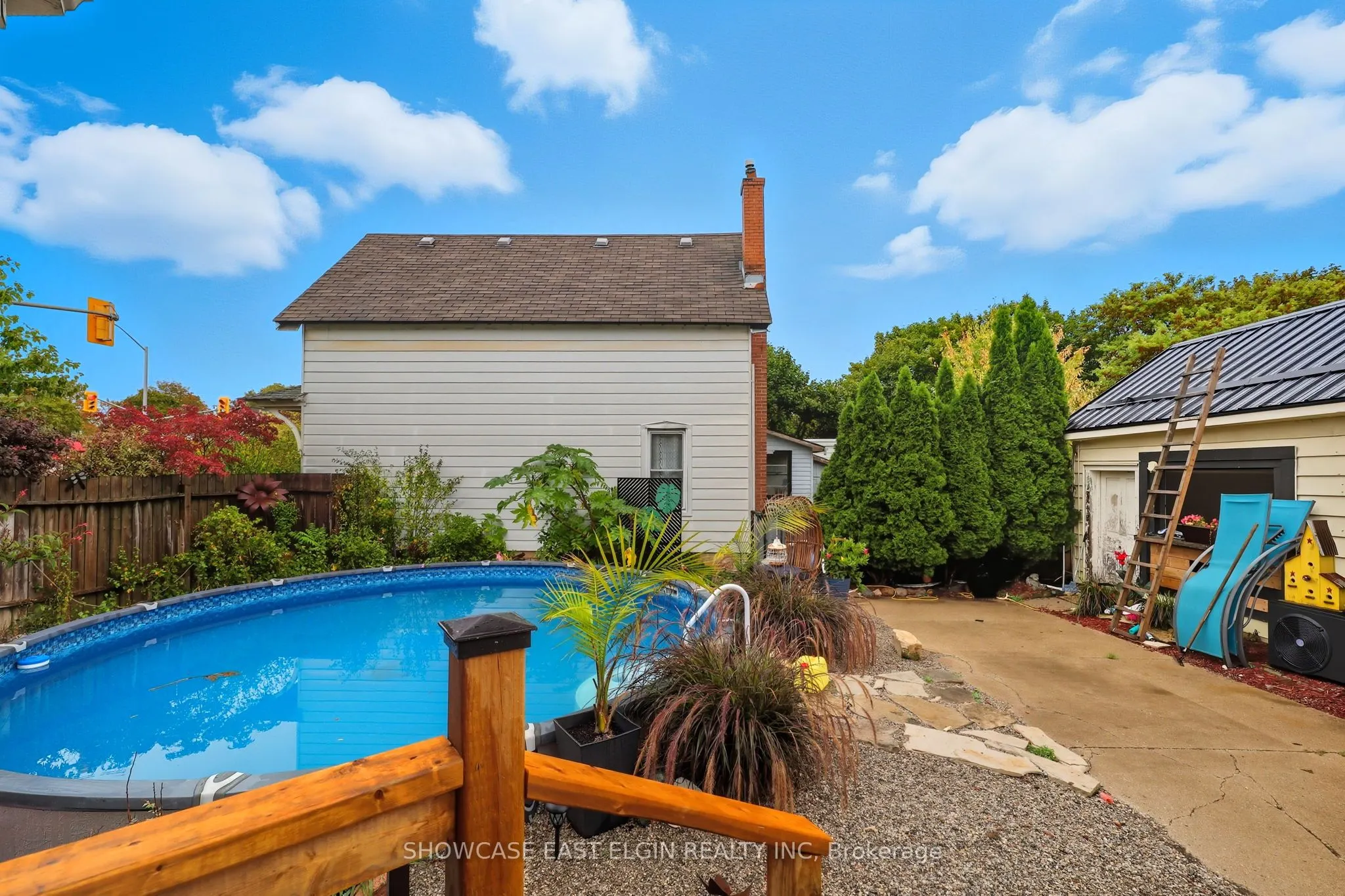 354 Talbot Street W
