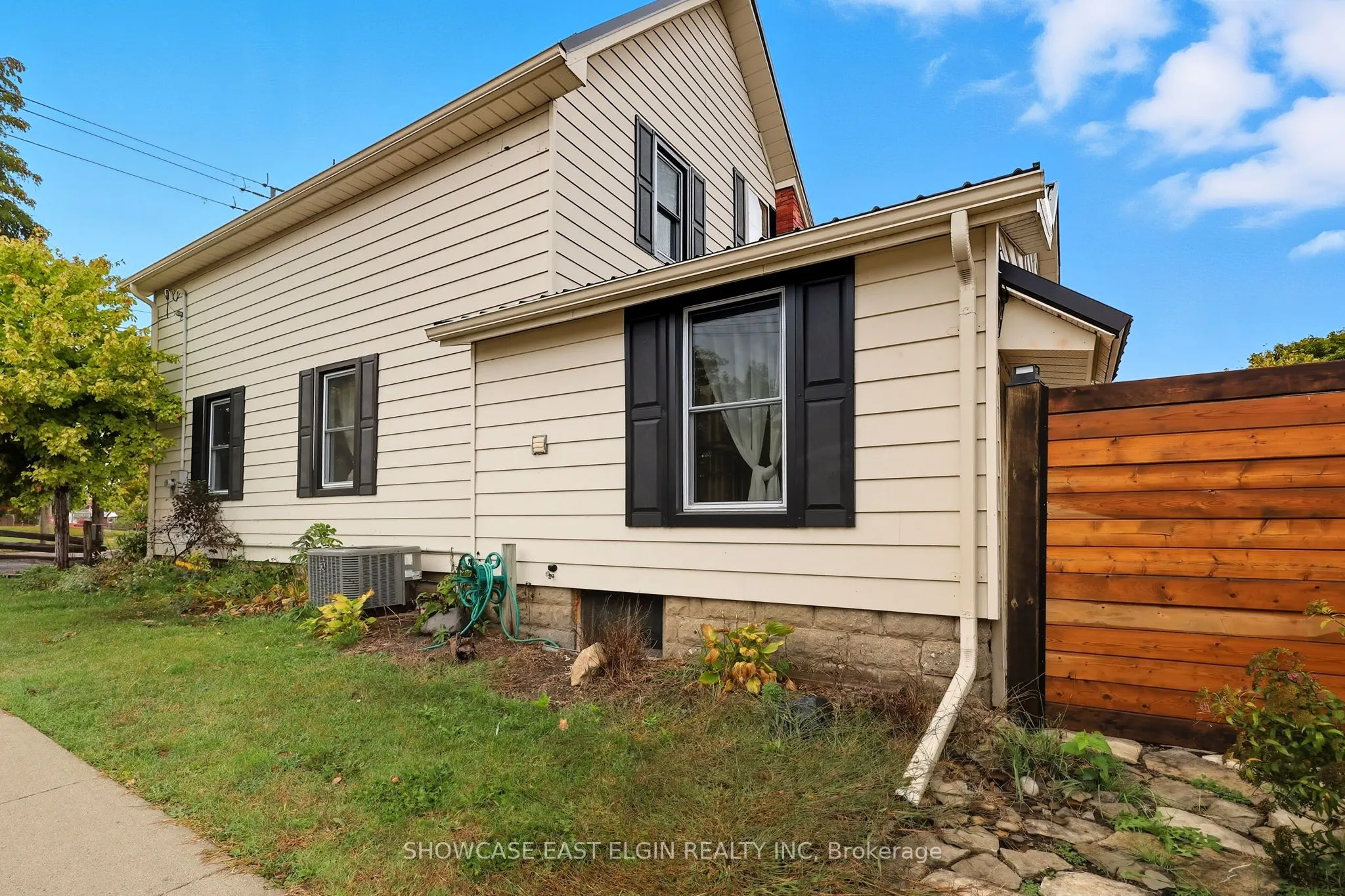 354 Talbot Street W