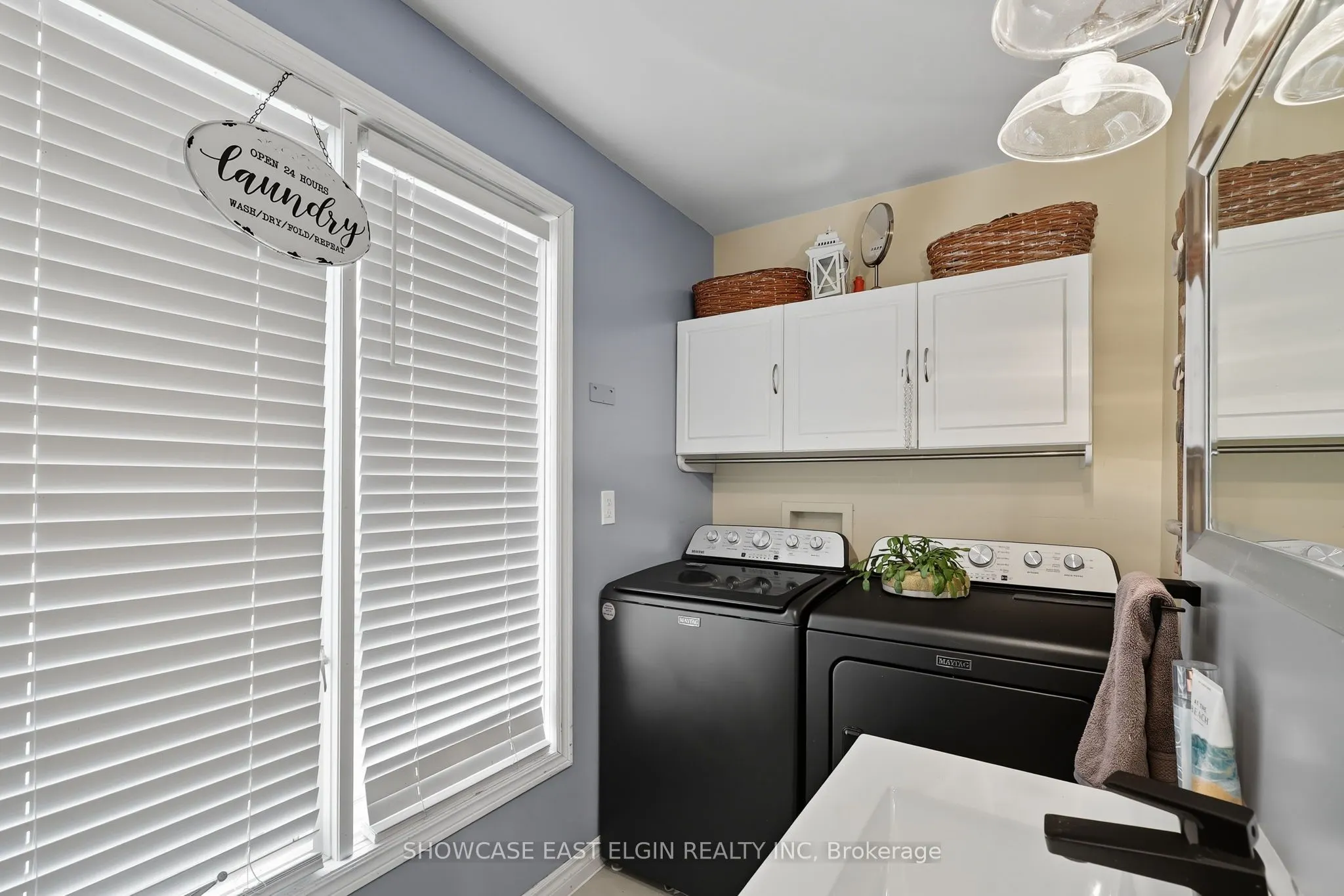 354 Talbot Street W