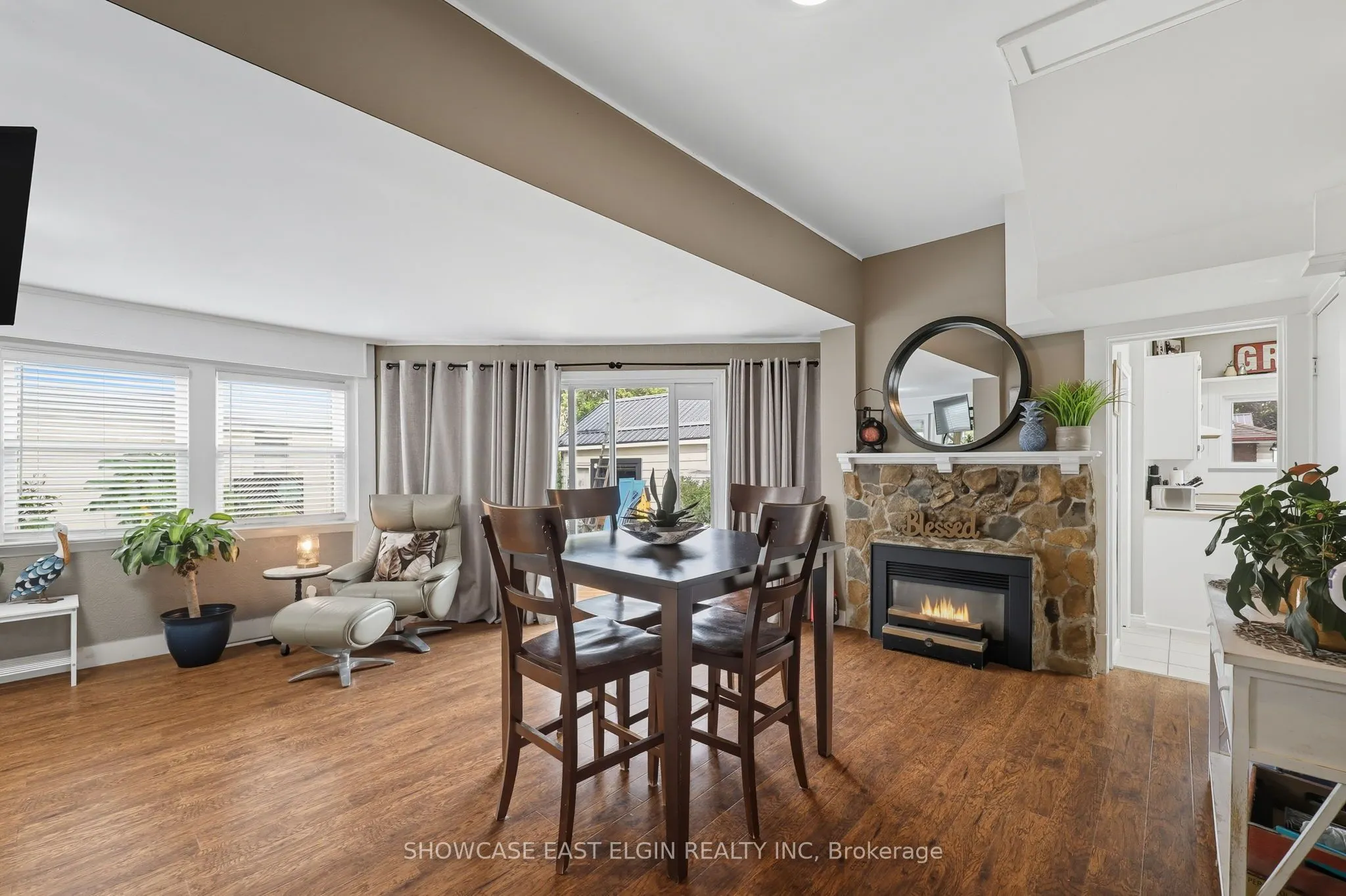 354 Talbot Street W