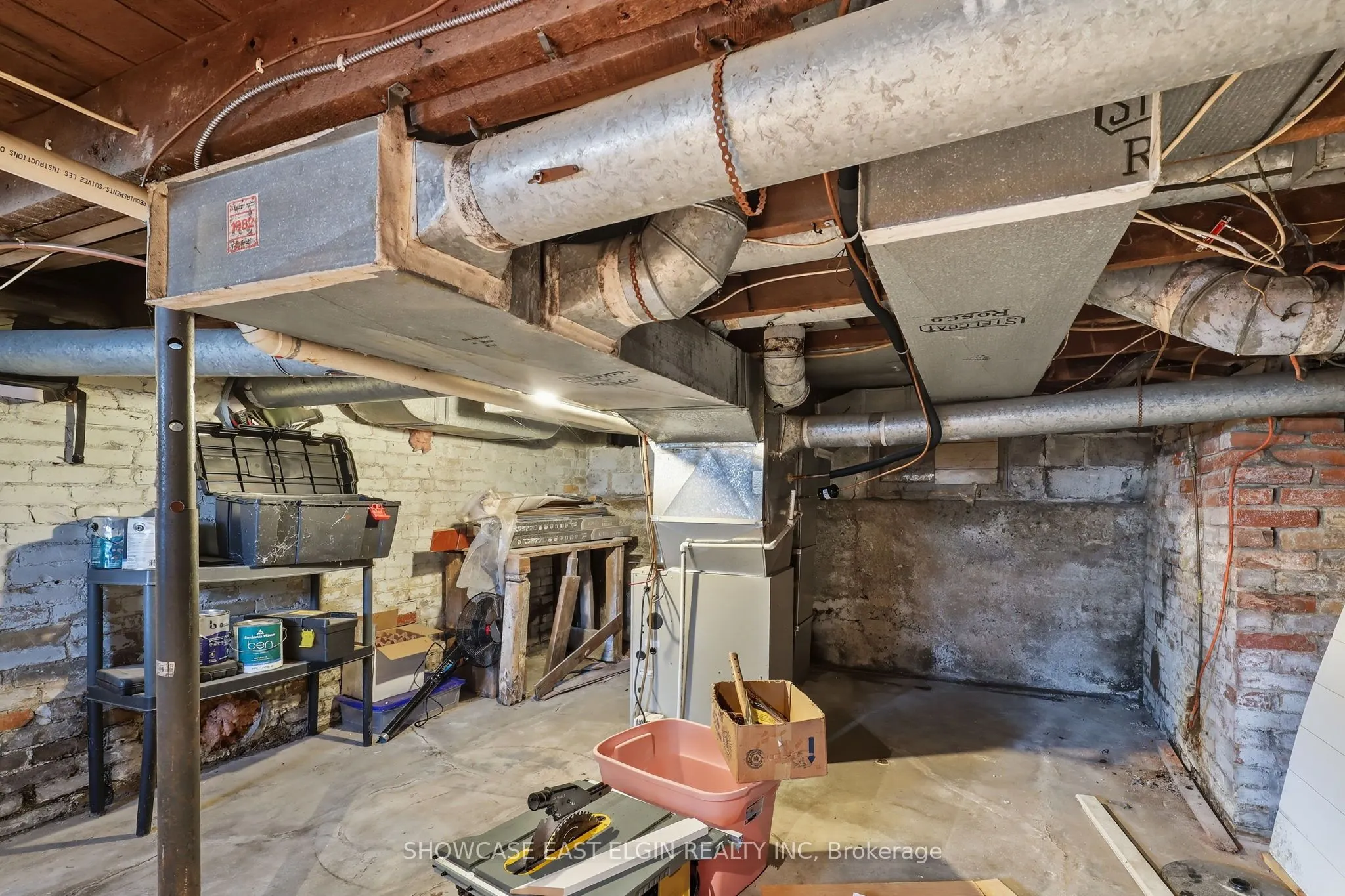 354 Talbot Street W