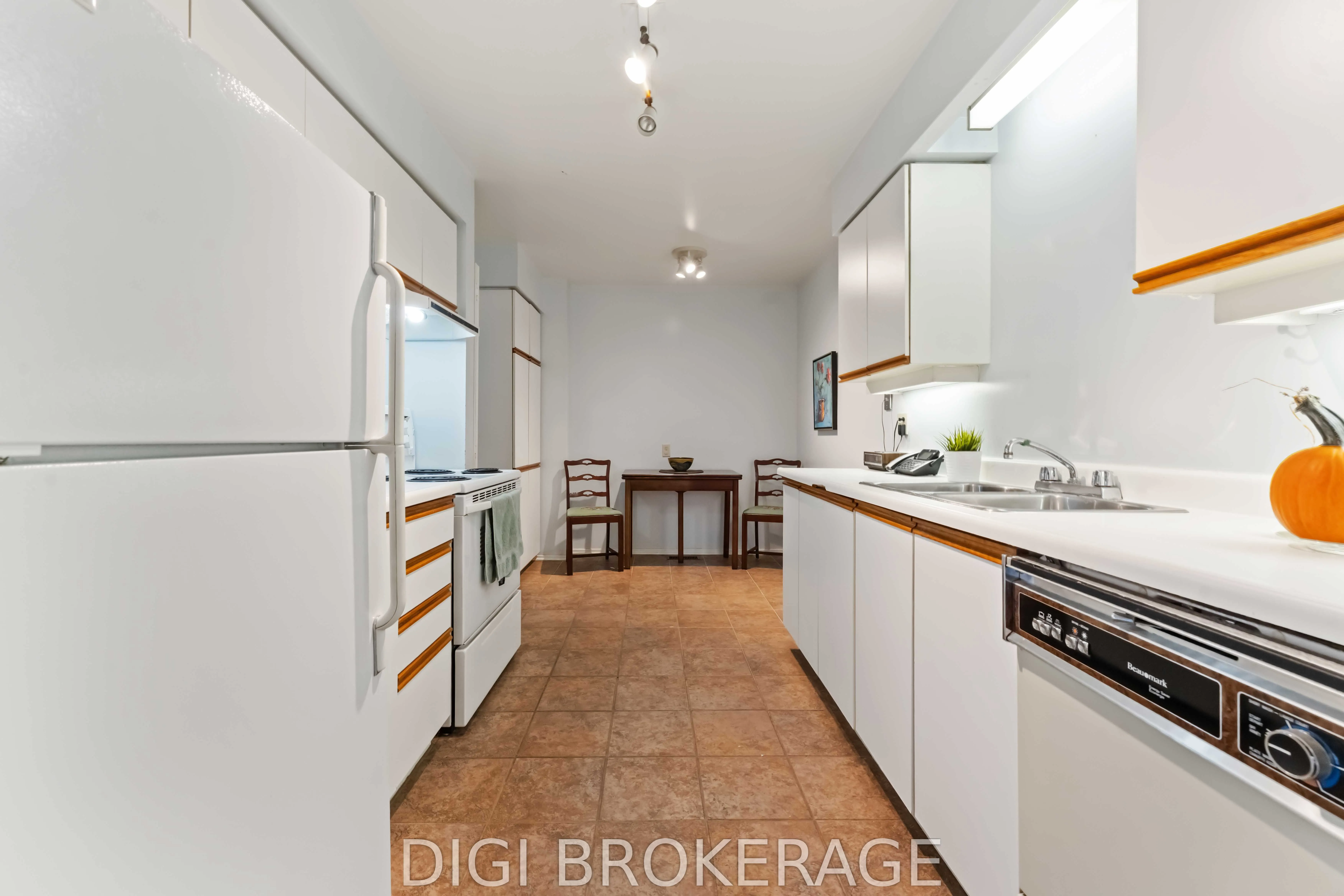 710 Coronation Avenue, #28