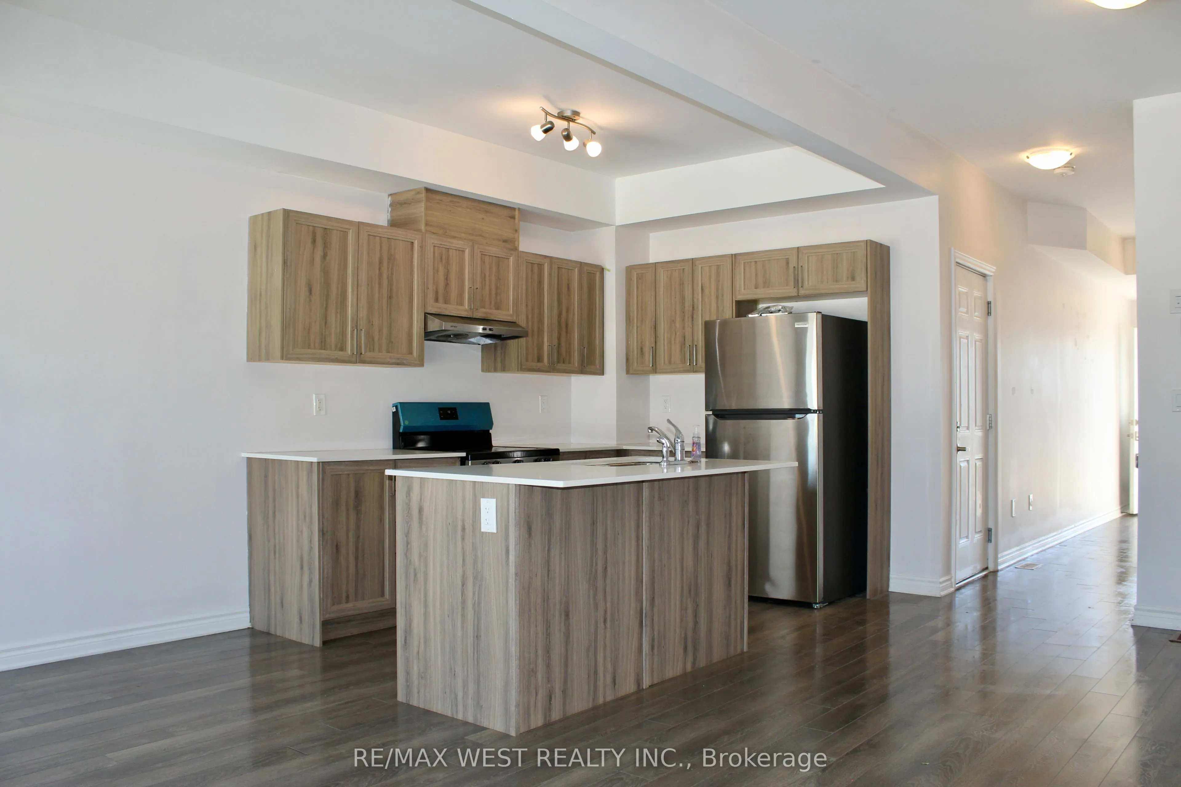 26 Glacier Crescent