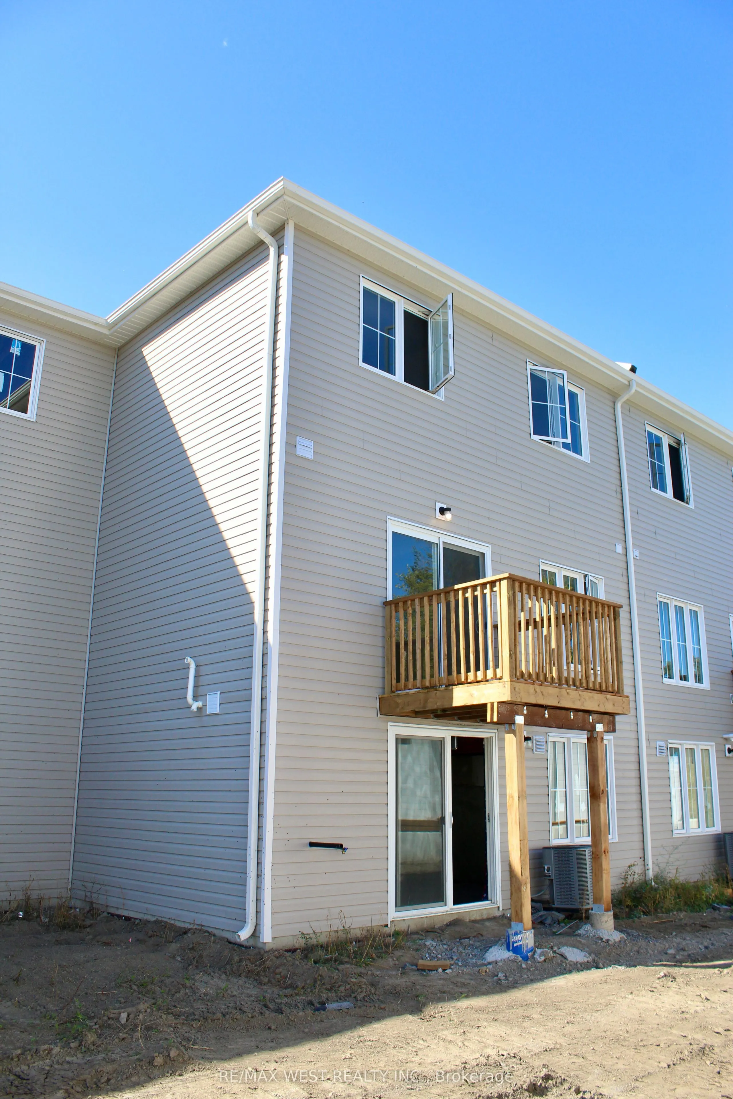26 Glacier Crescent