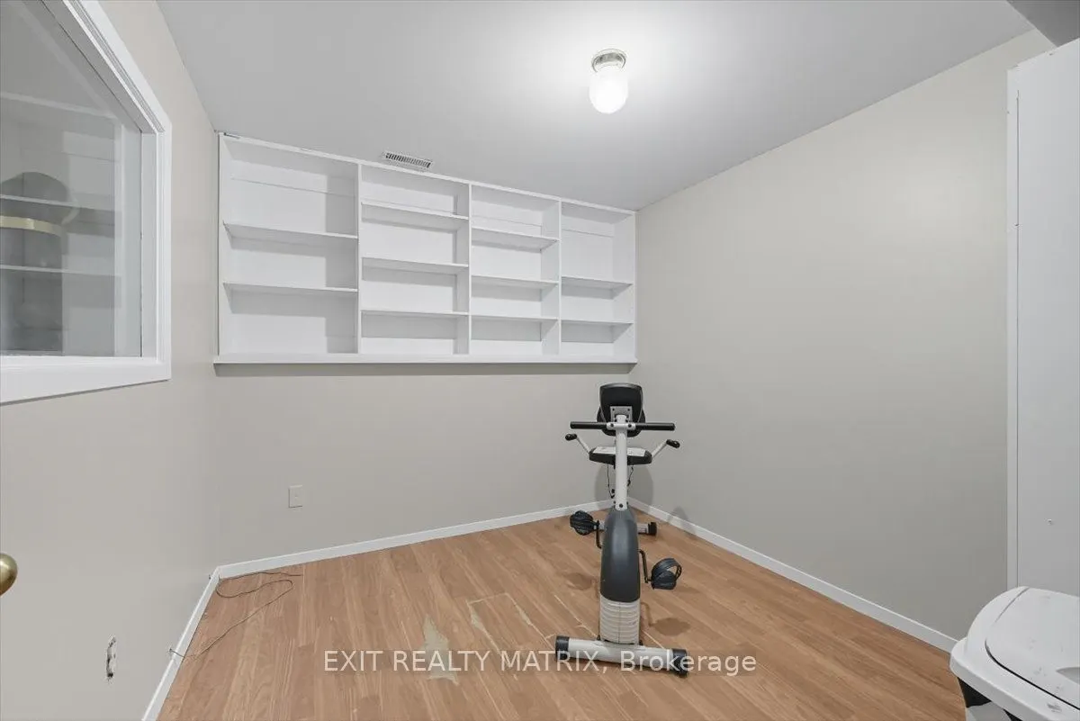 8089 LAURIE Lane S