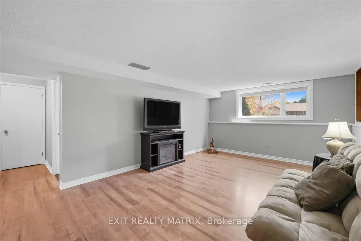 8089 LAURIE Lane S