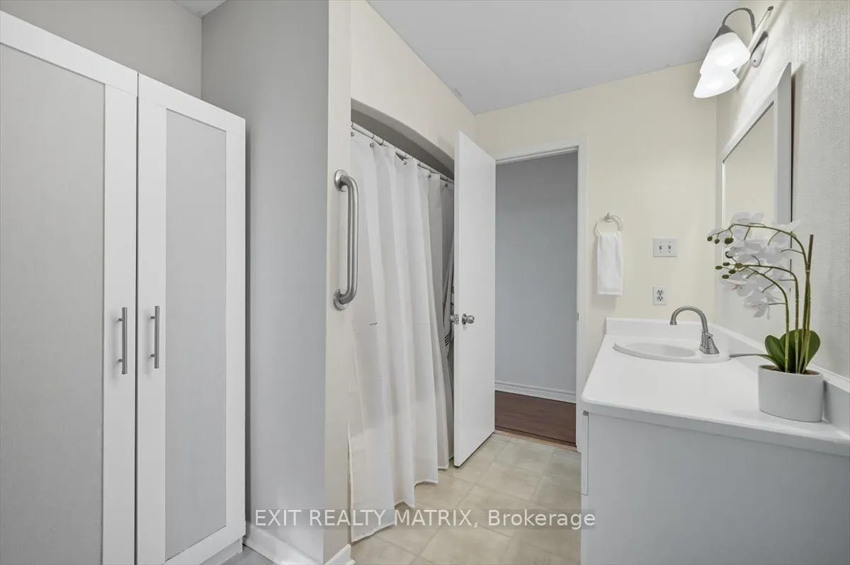 8089 LAURIE Lane S