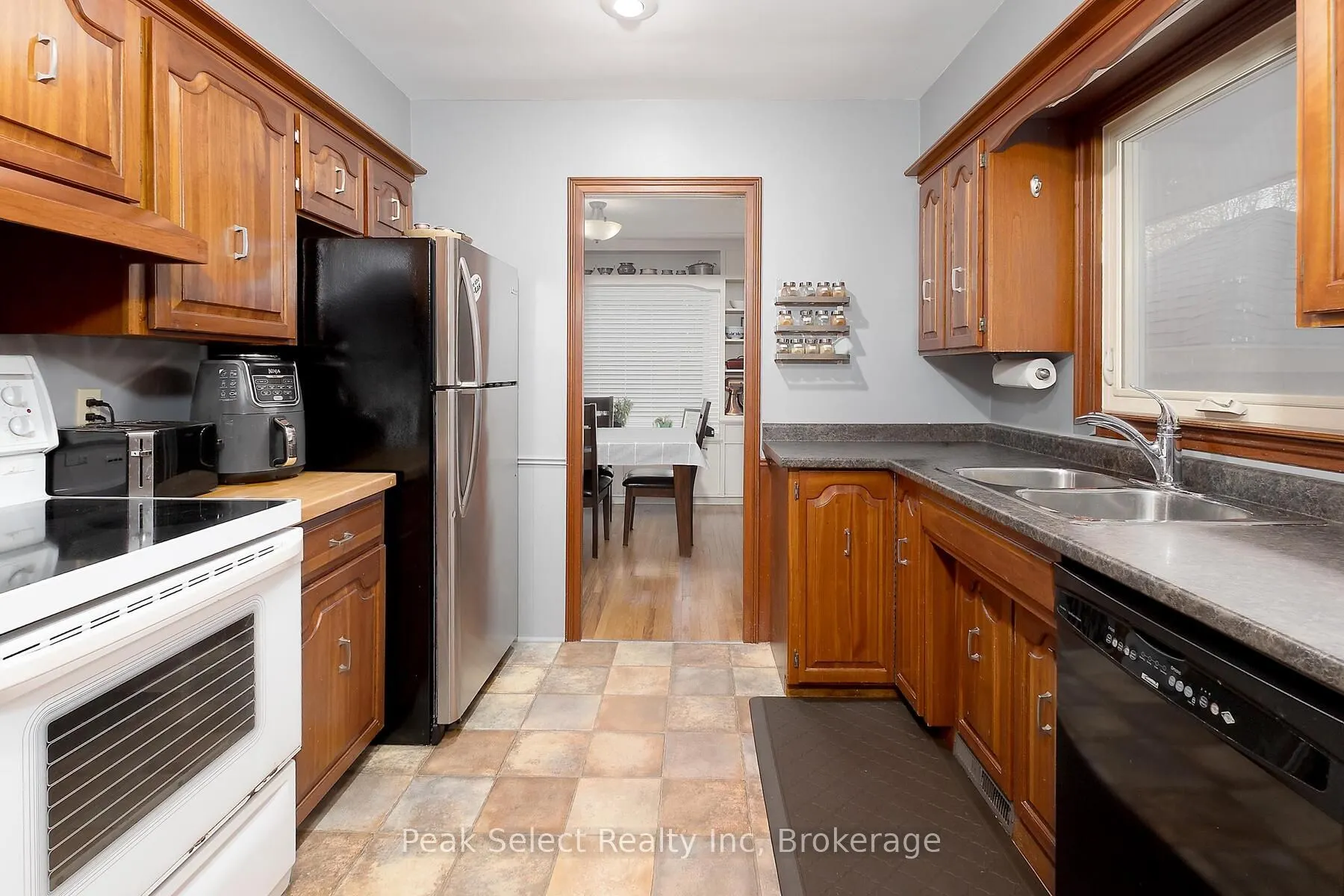 72 Carrall Street
