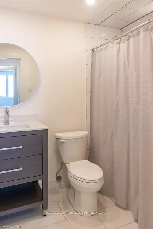 359 QUEENSDALE Avenue E, #Upper