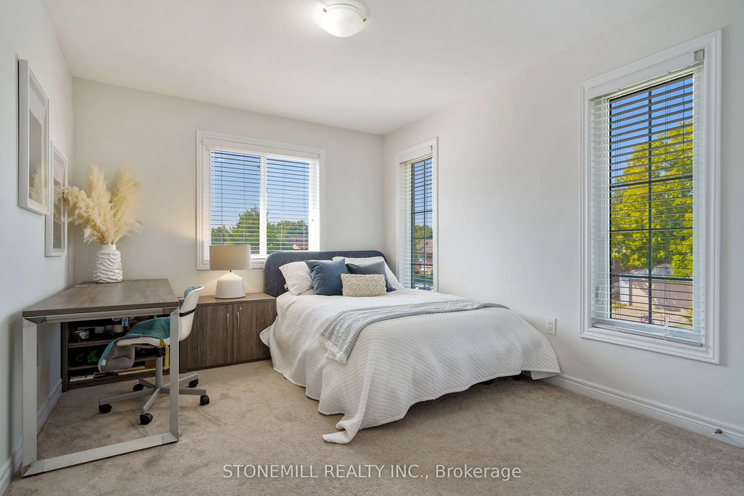 60 Bobolink Road