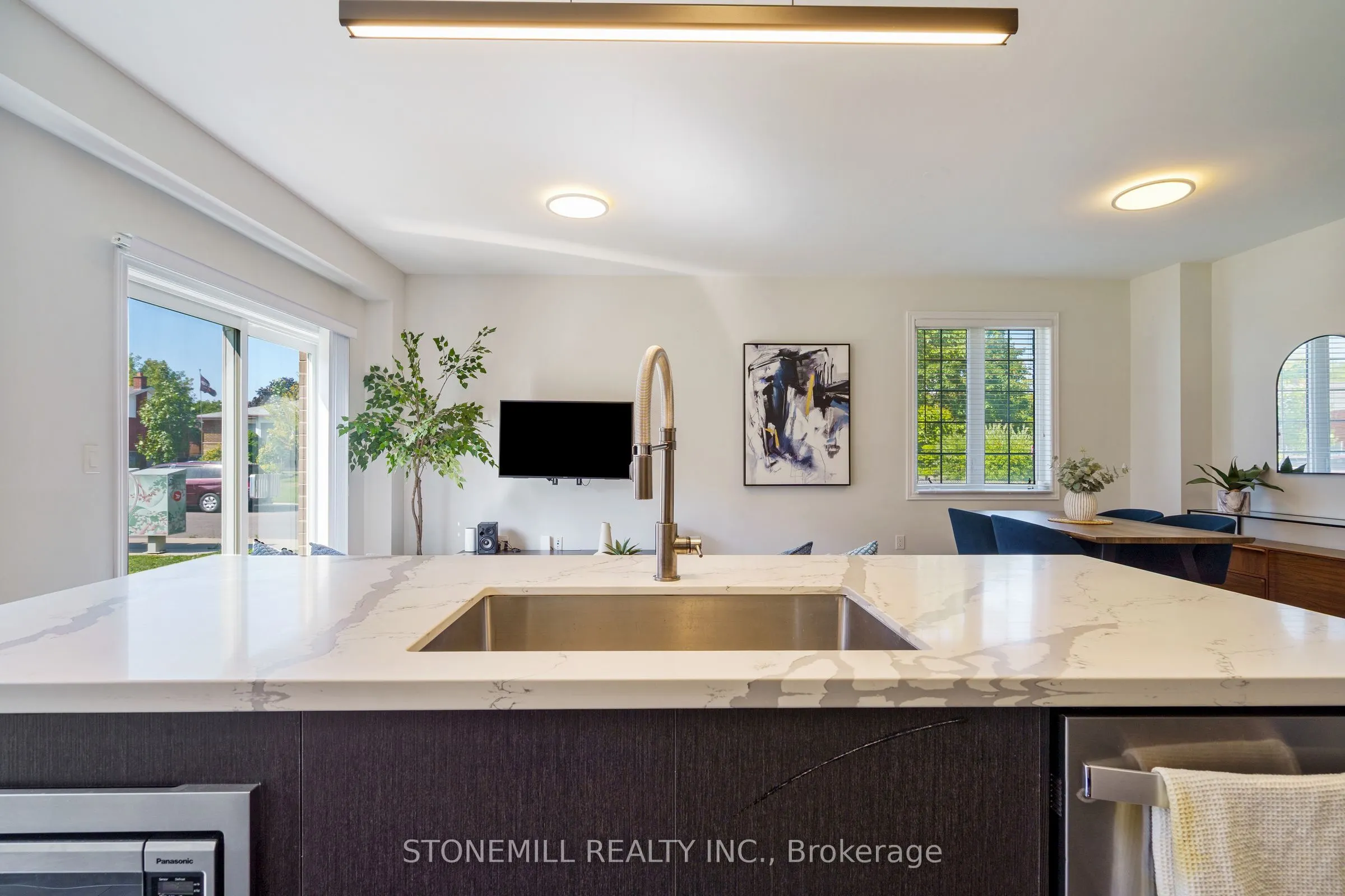 60 Bobolink Road