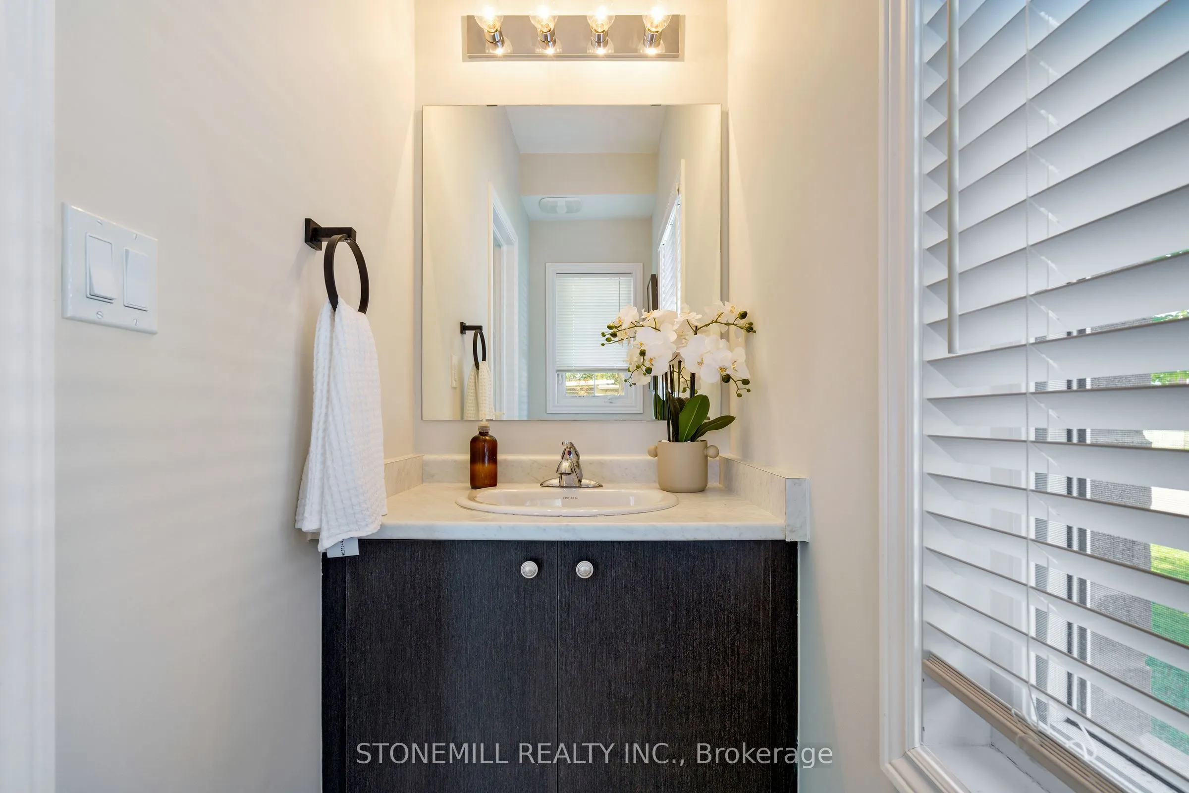 60 Bobolink Road
