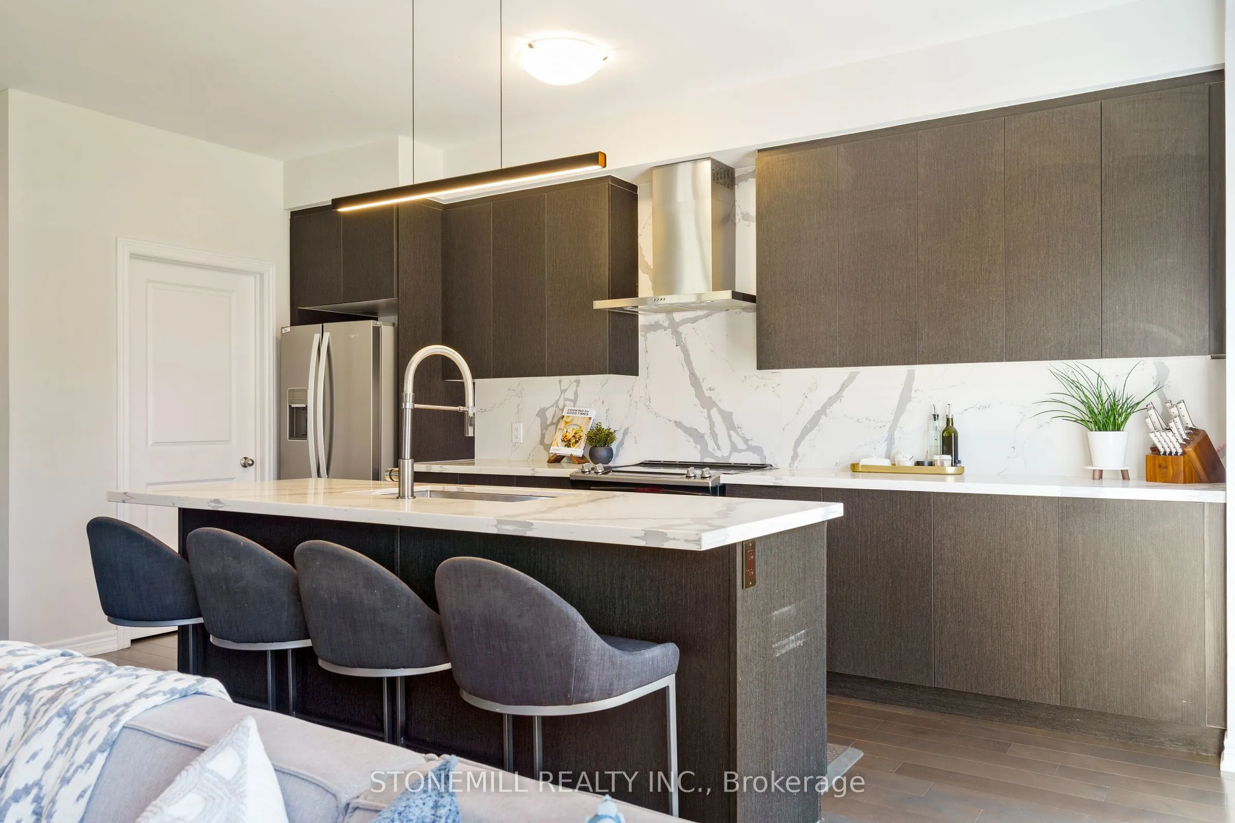 60 Bobolink Road