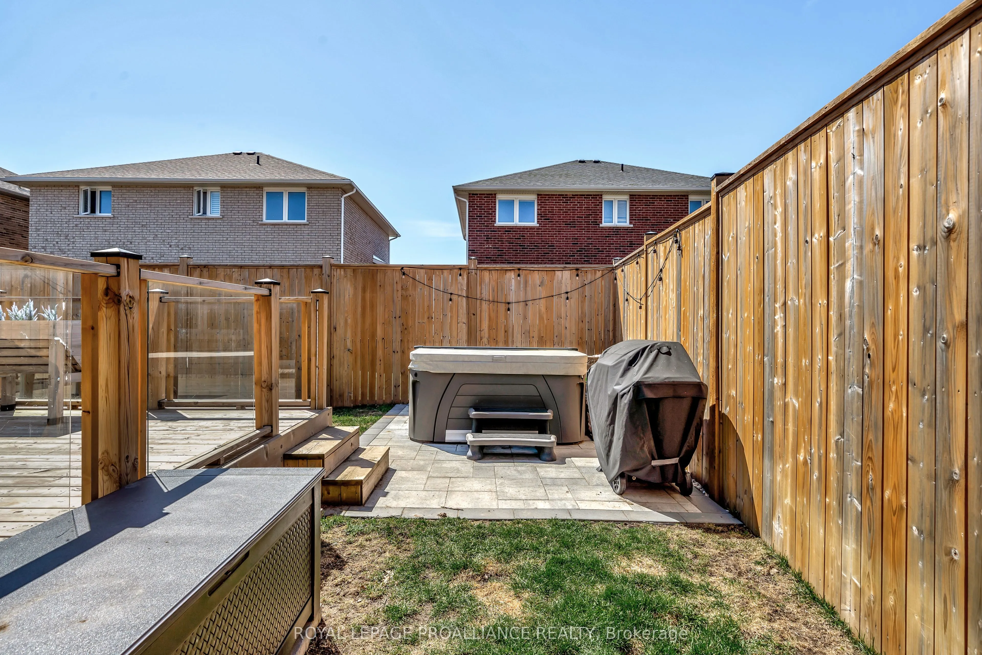 16 Hummingbird Drive