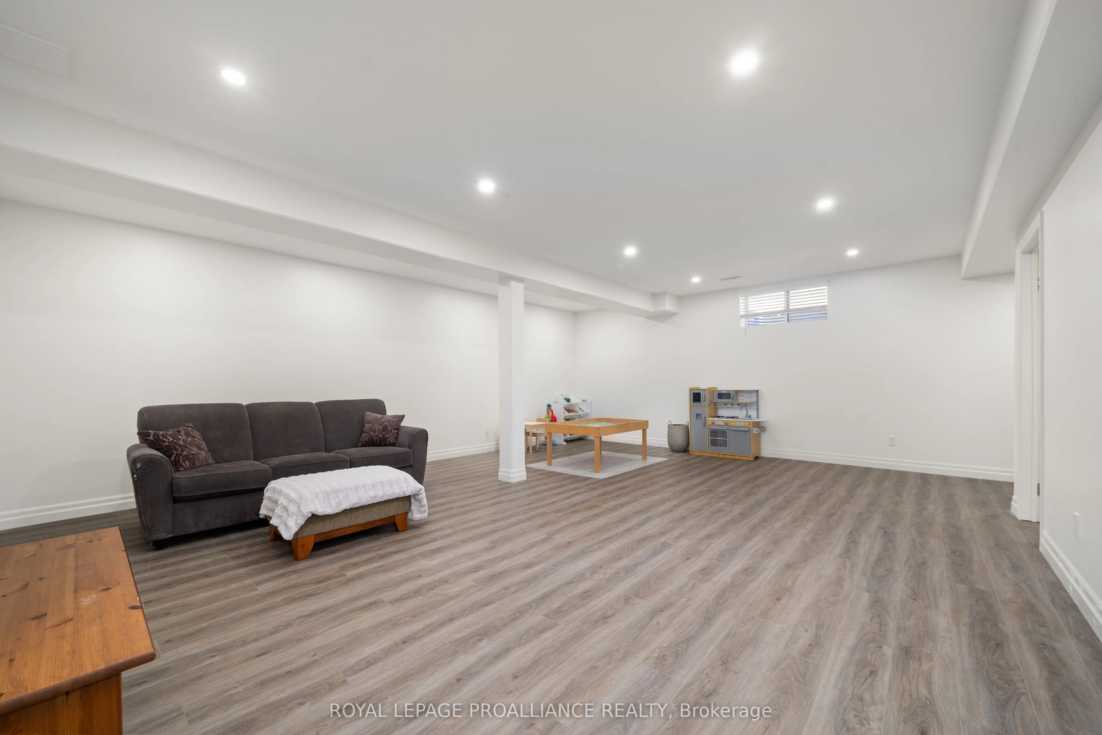 16 Hummingbird Drive