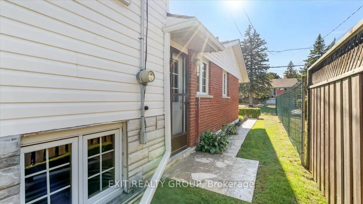3 Robertson Lane
