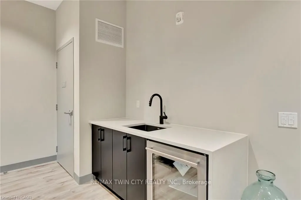 107 Roger Street, #516