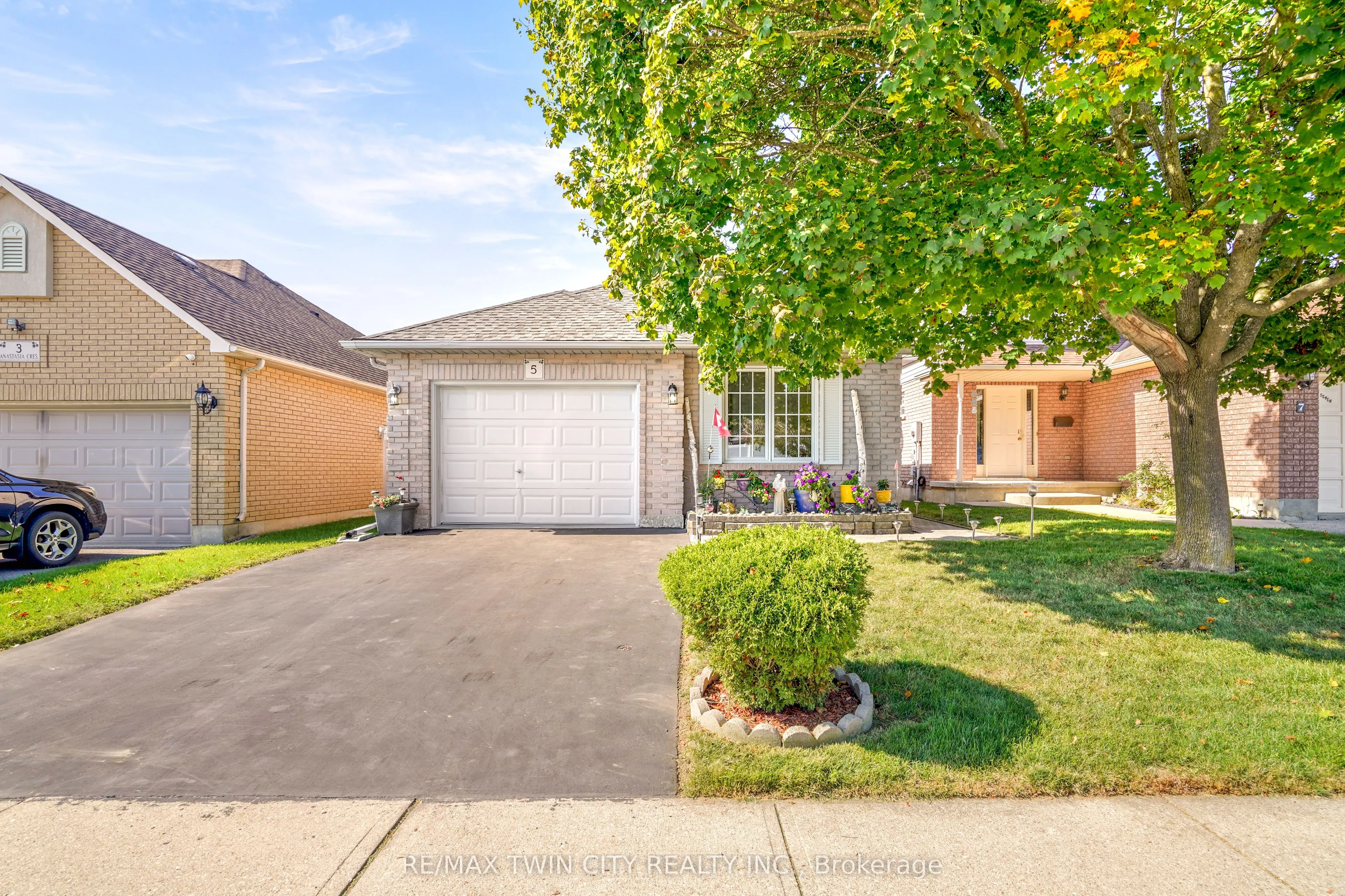 5 Anastasia Crescent
