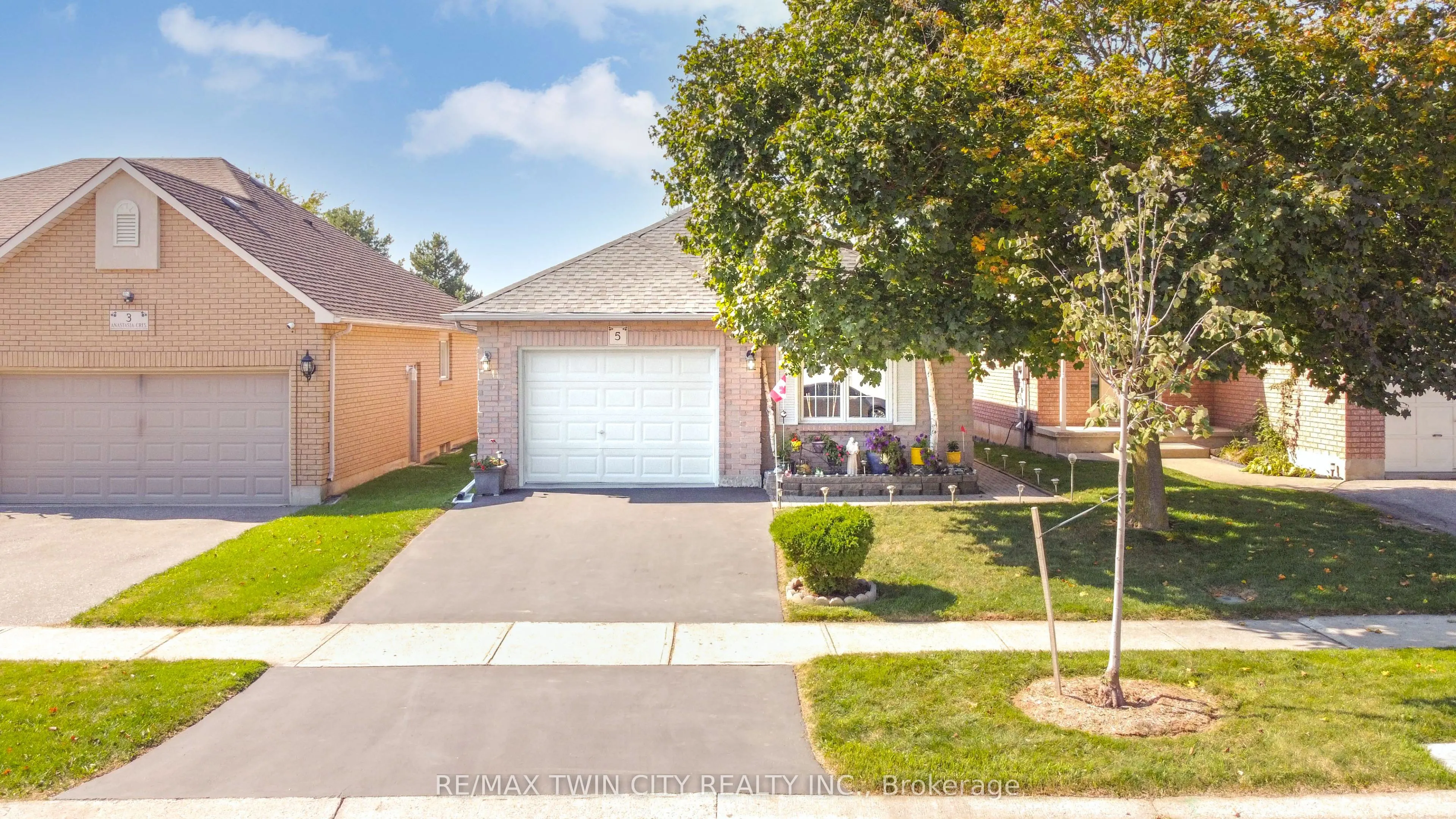 5 Anastasia Crescent
