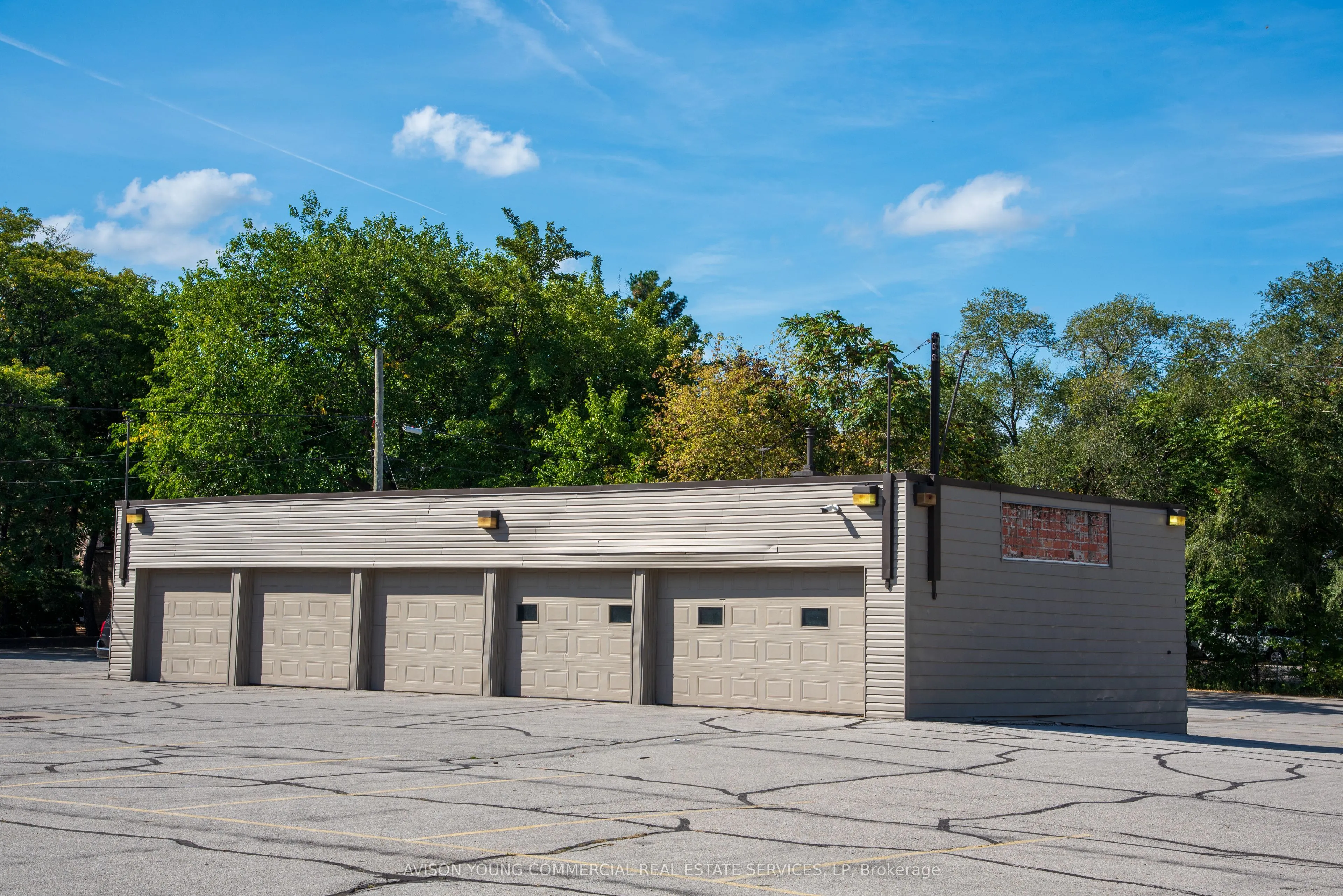 615 Main Street E