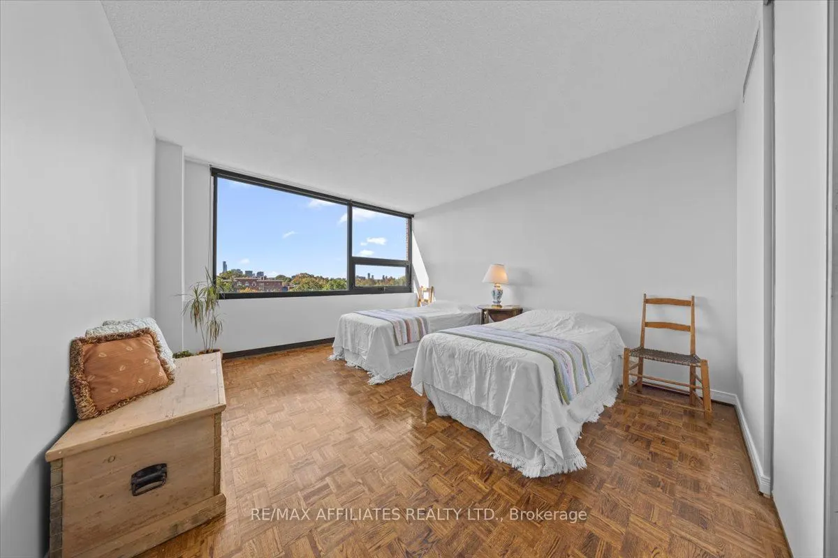 300 Queen Elizabeth Drive, #7D