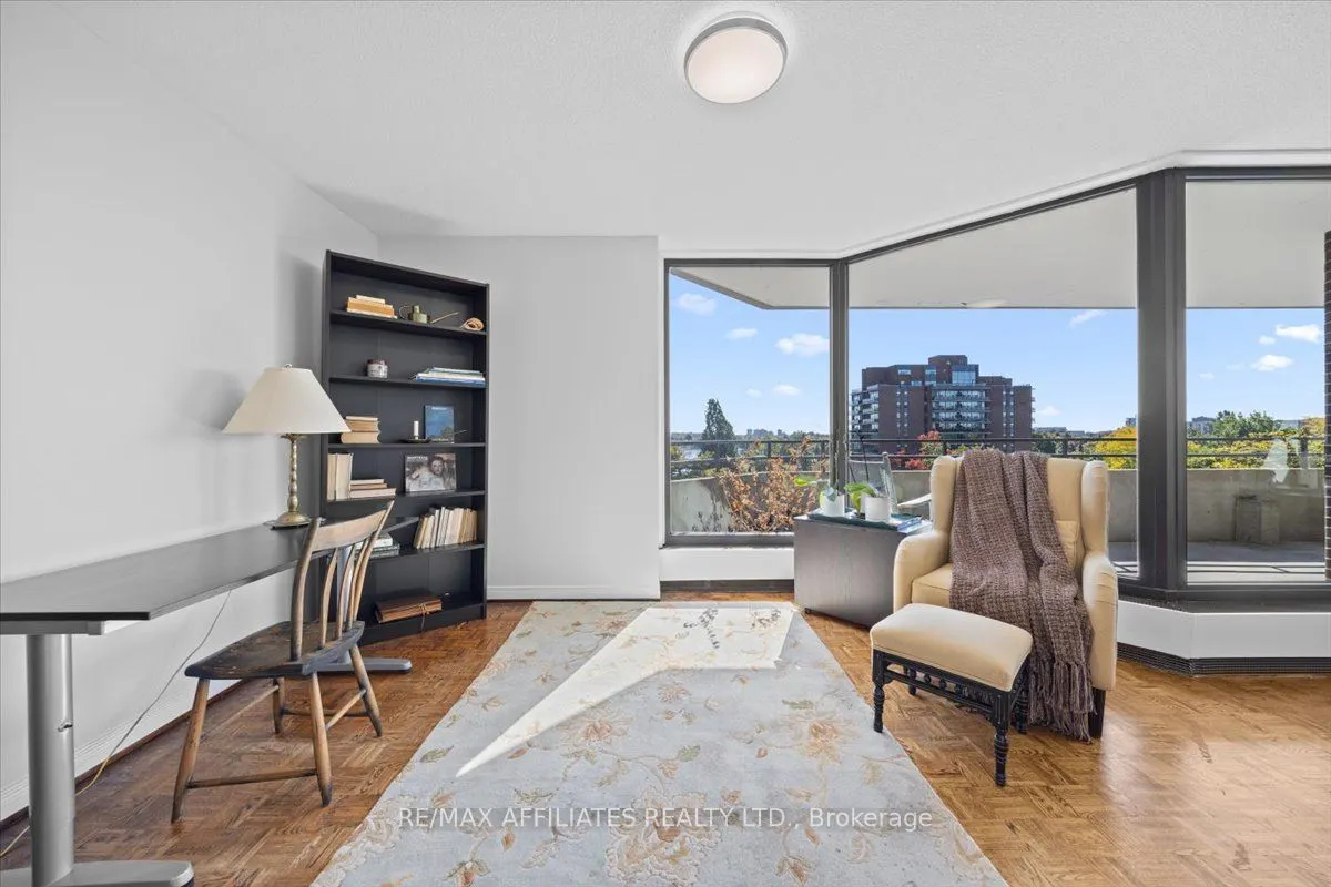 300 Queen Elizabeth Drive, #7D