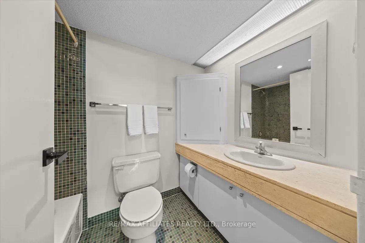 300 Queen Elizabeth Drive, #7D