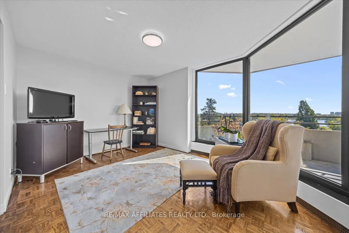 300 Queen Elizabeth Drive, #7D