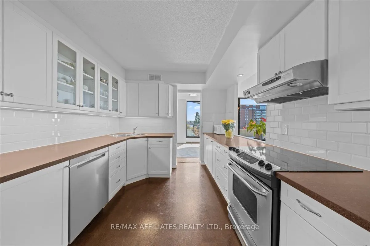 300 Queen Elizabeth Drive, #7D