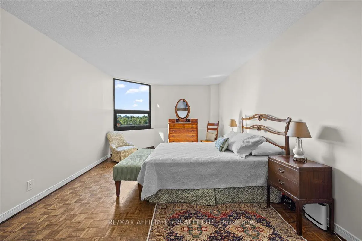 300 Queen Elizabeth Drive, #7D