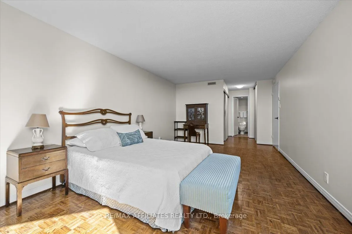 300 Queen Elizabeth Drive, #7D
