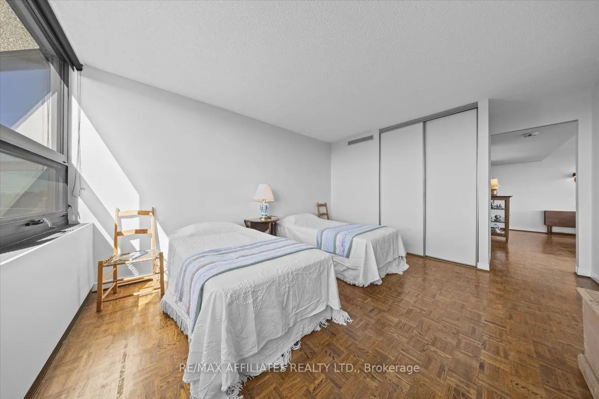 300 Queen Elizabeth Drive, #7D