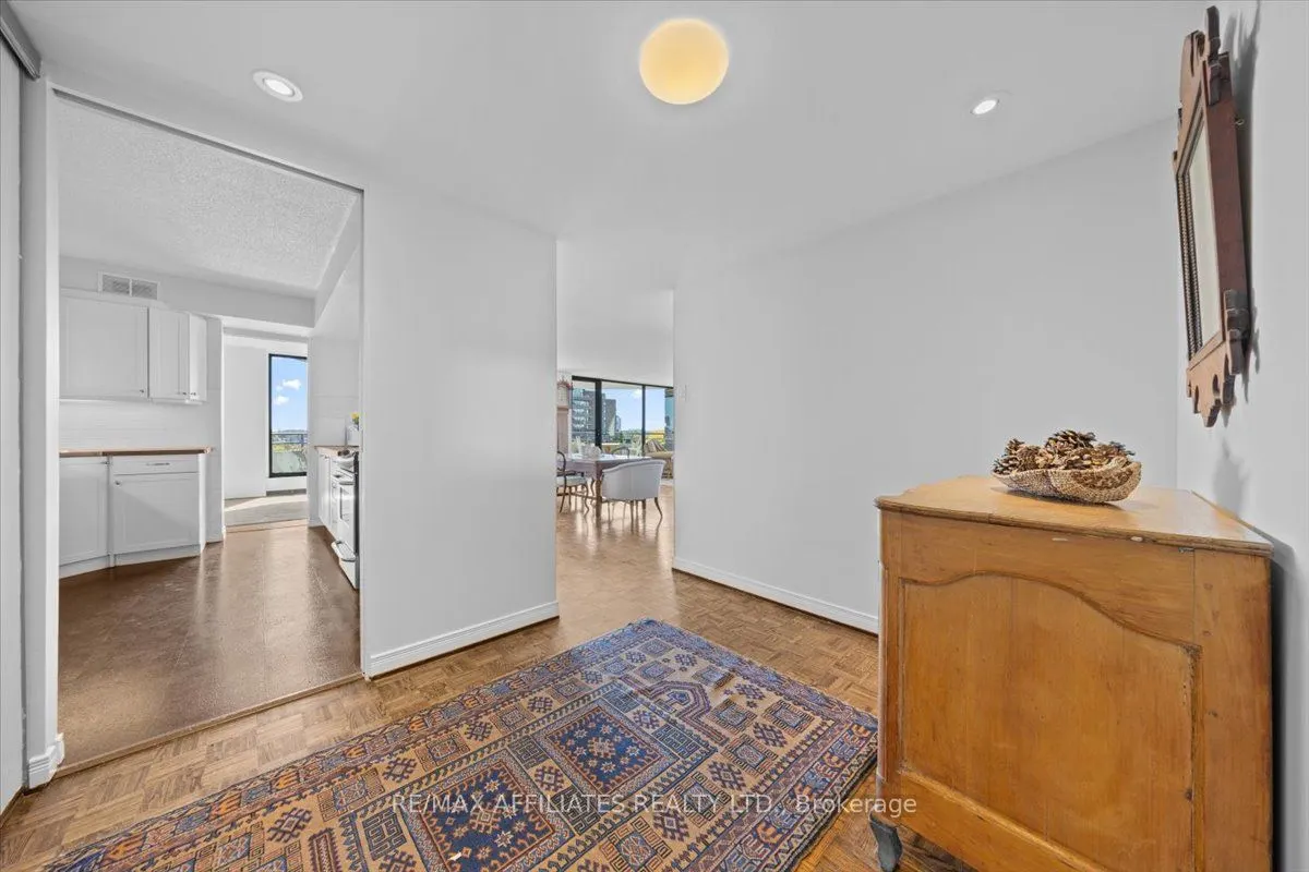 300 Queen Elizabeth Drive, #7D