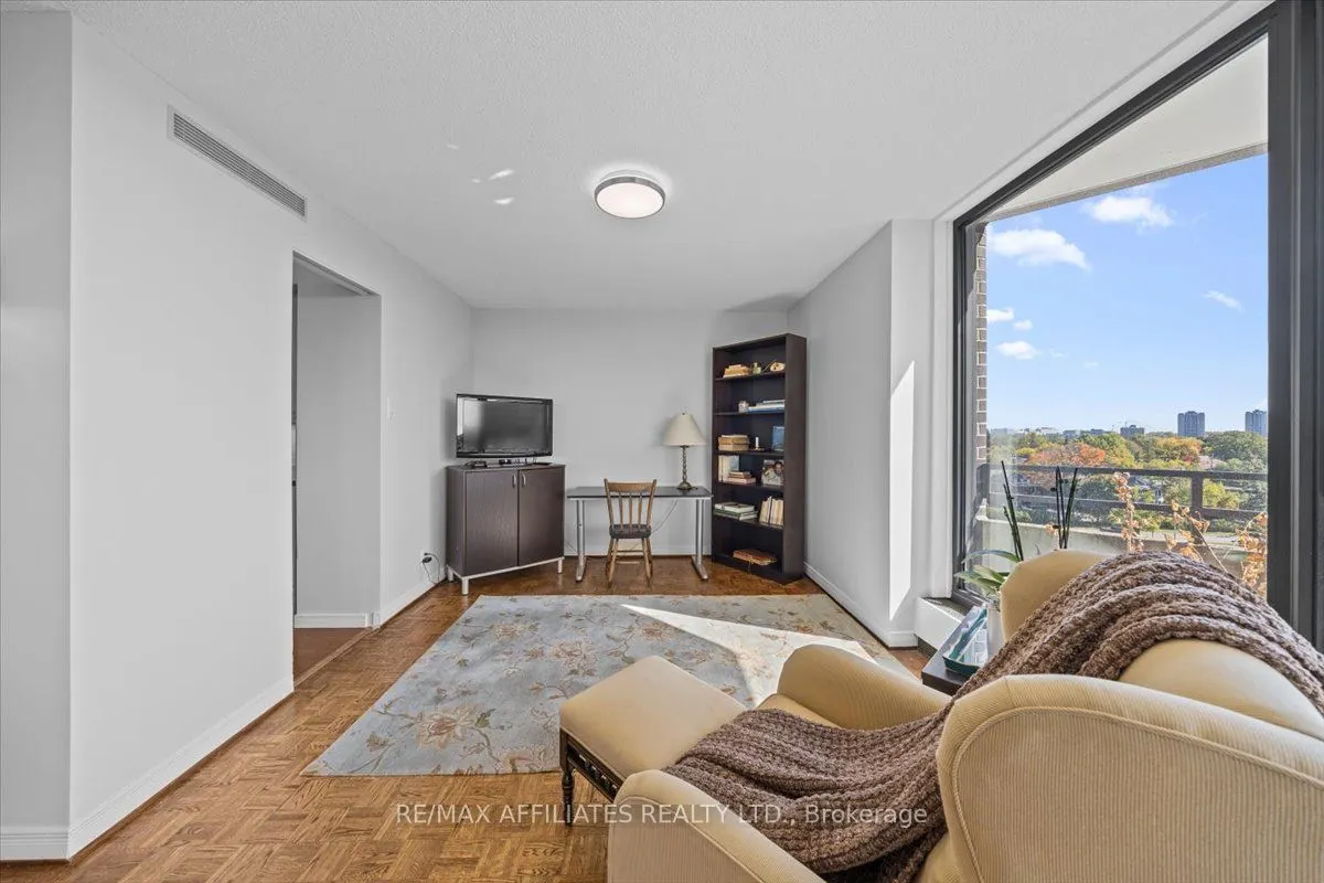 300 Queen Elizabeth Drive, #7D