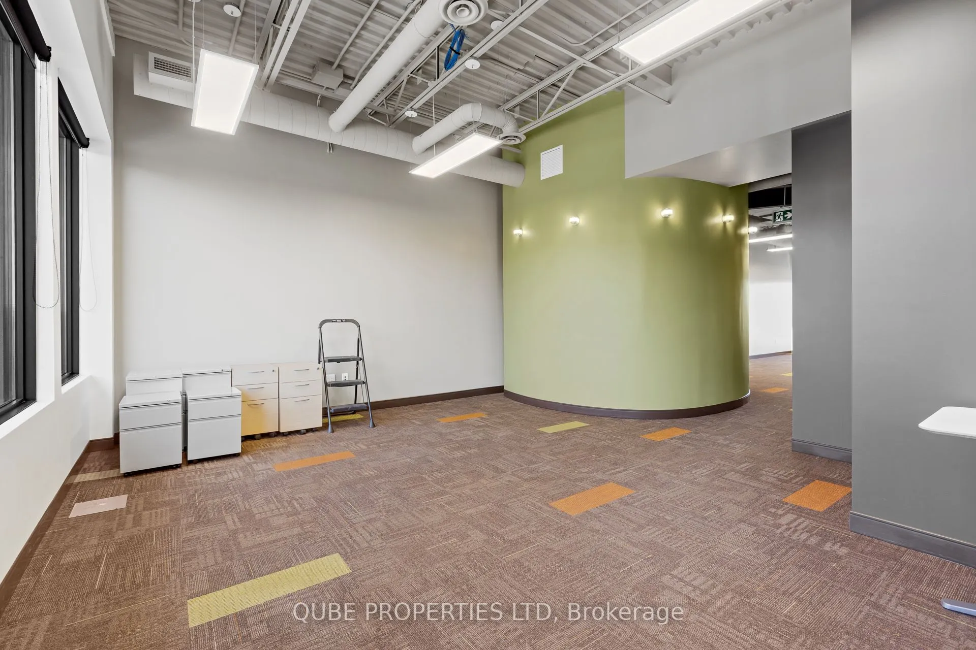 2310 St Laurent Boulevard, #302-306