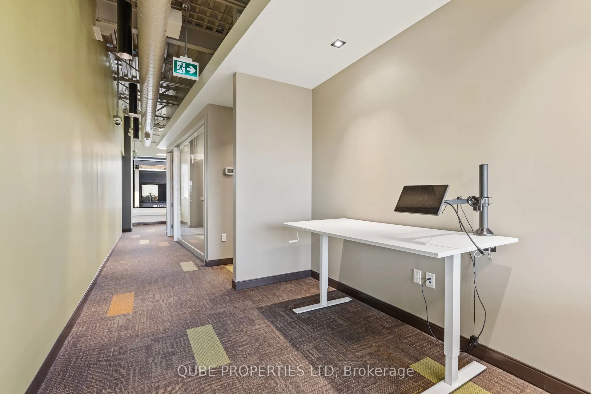2310 St Laurent Boulevard, #302-306
