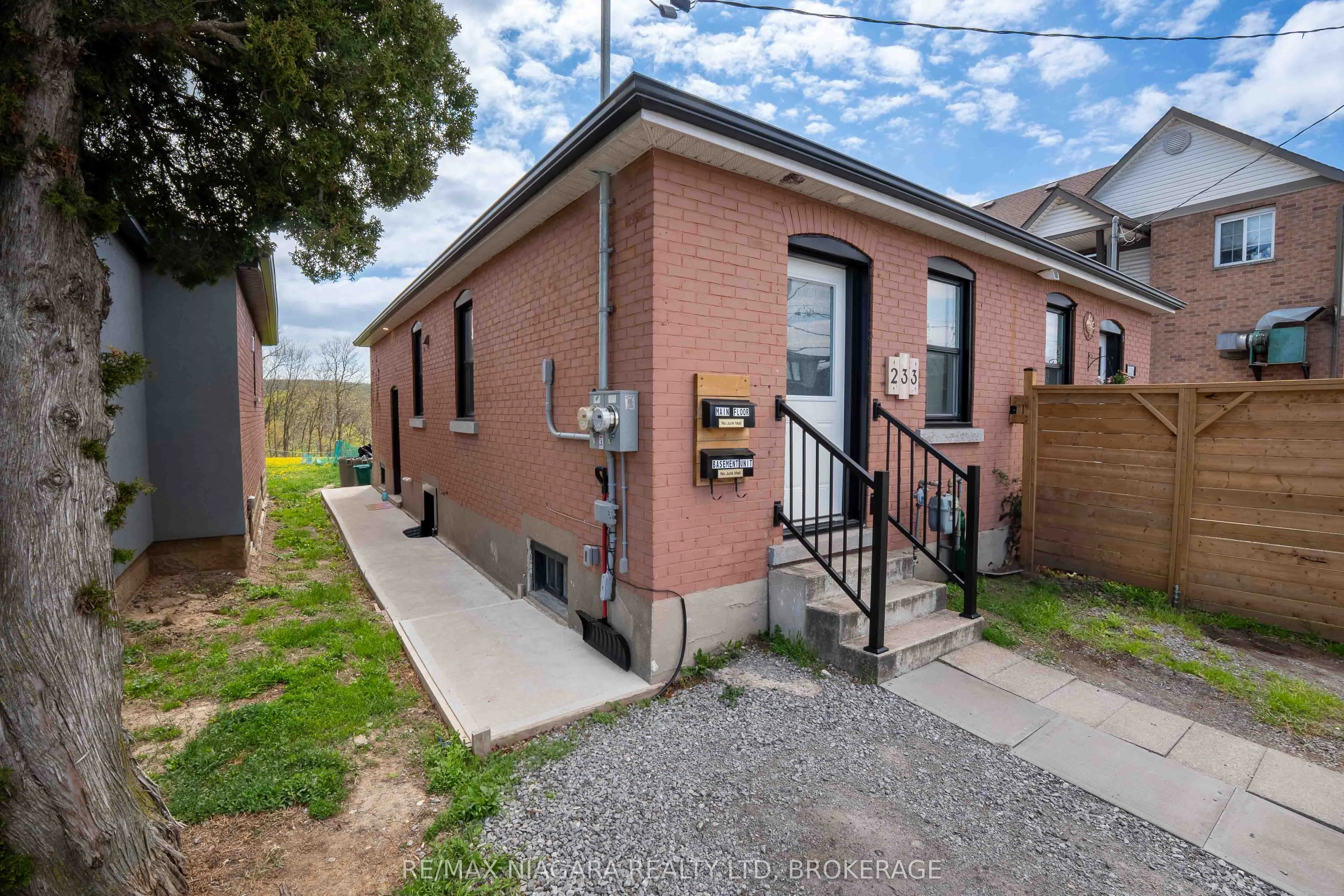 233 Pelham Road, #BASEMENT