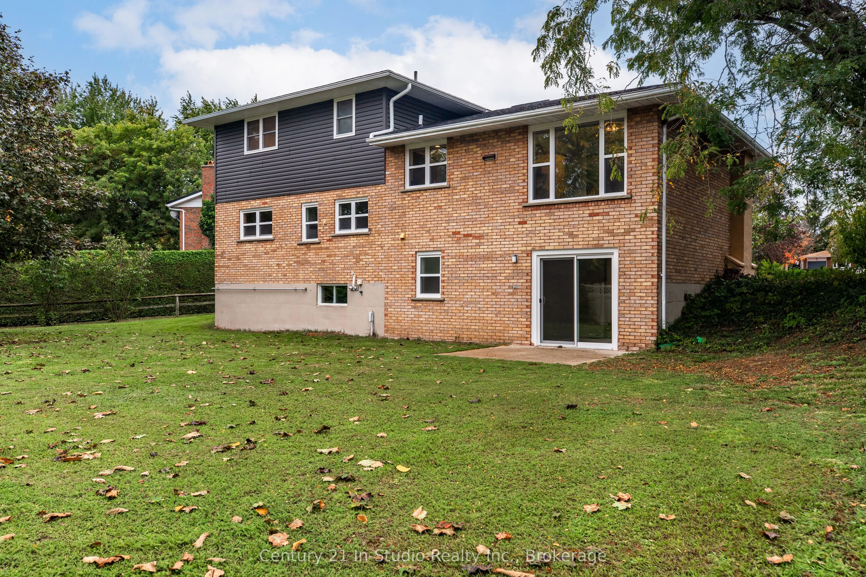887 Nodwell Court