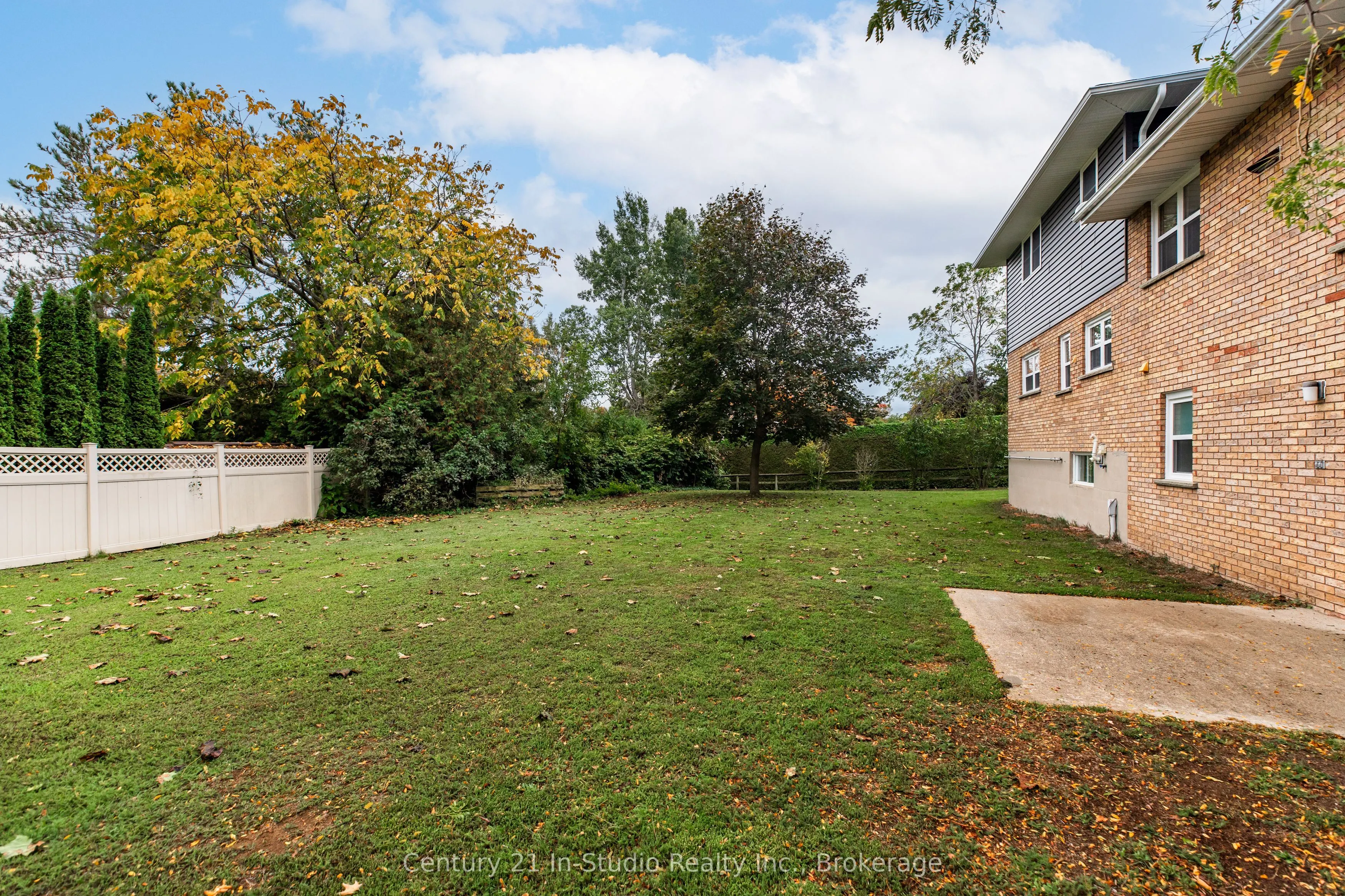 887 Nodwell Court