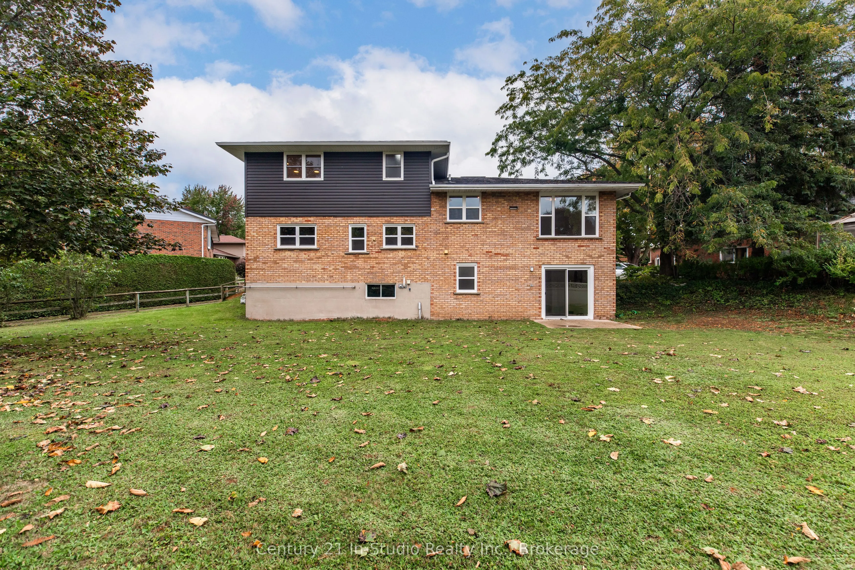 887 Nodwell Court
