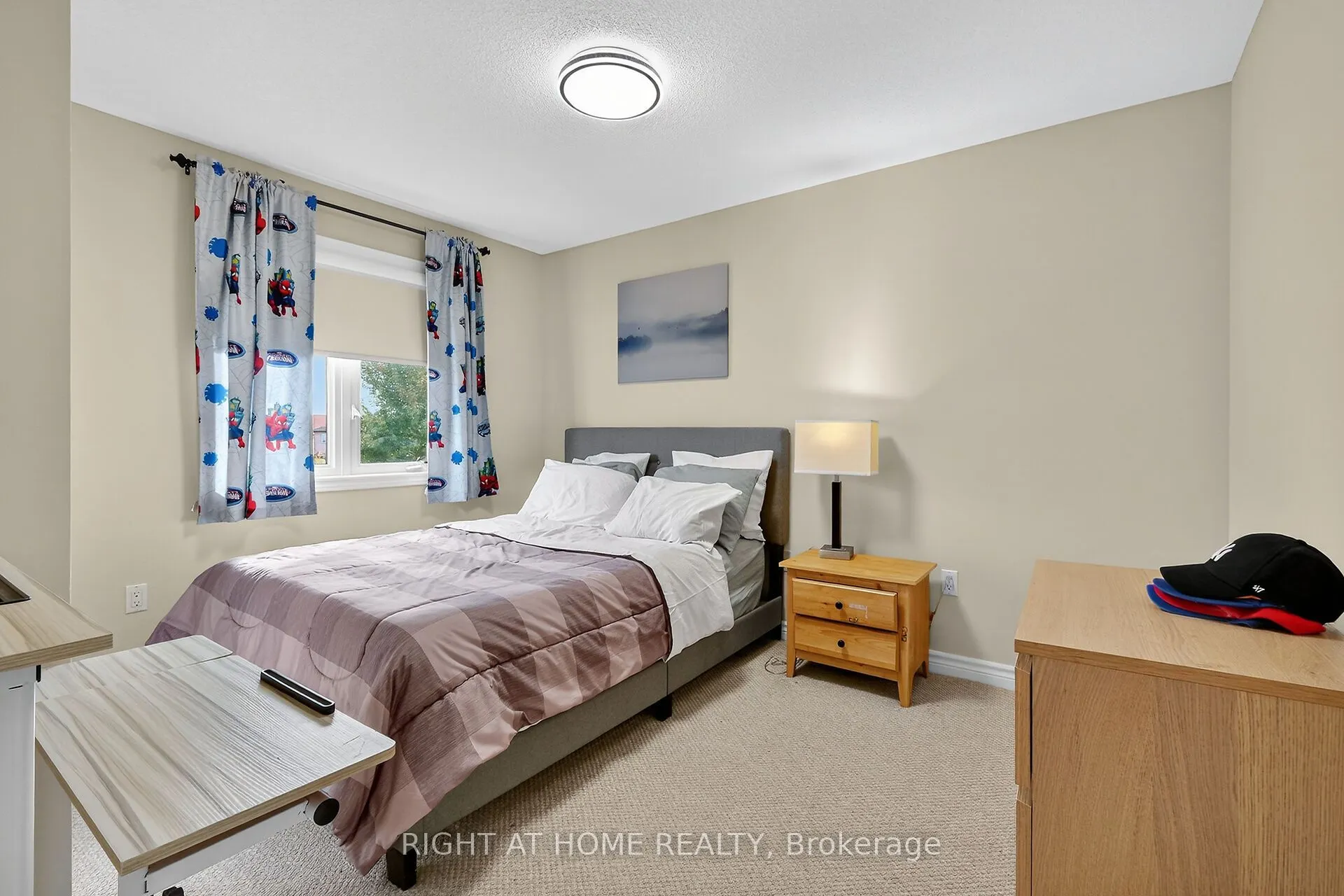 380 Quartz Avenue N
