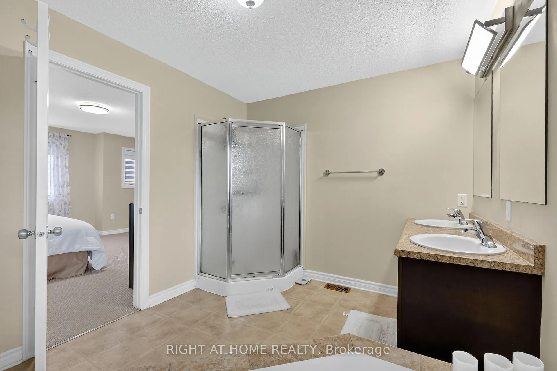 380 Quartz Avenue N