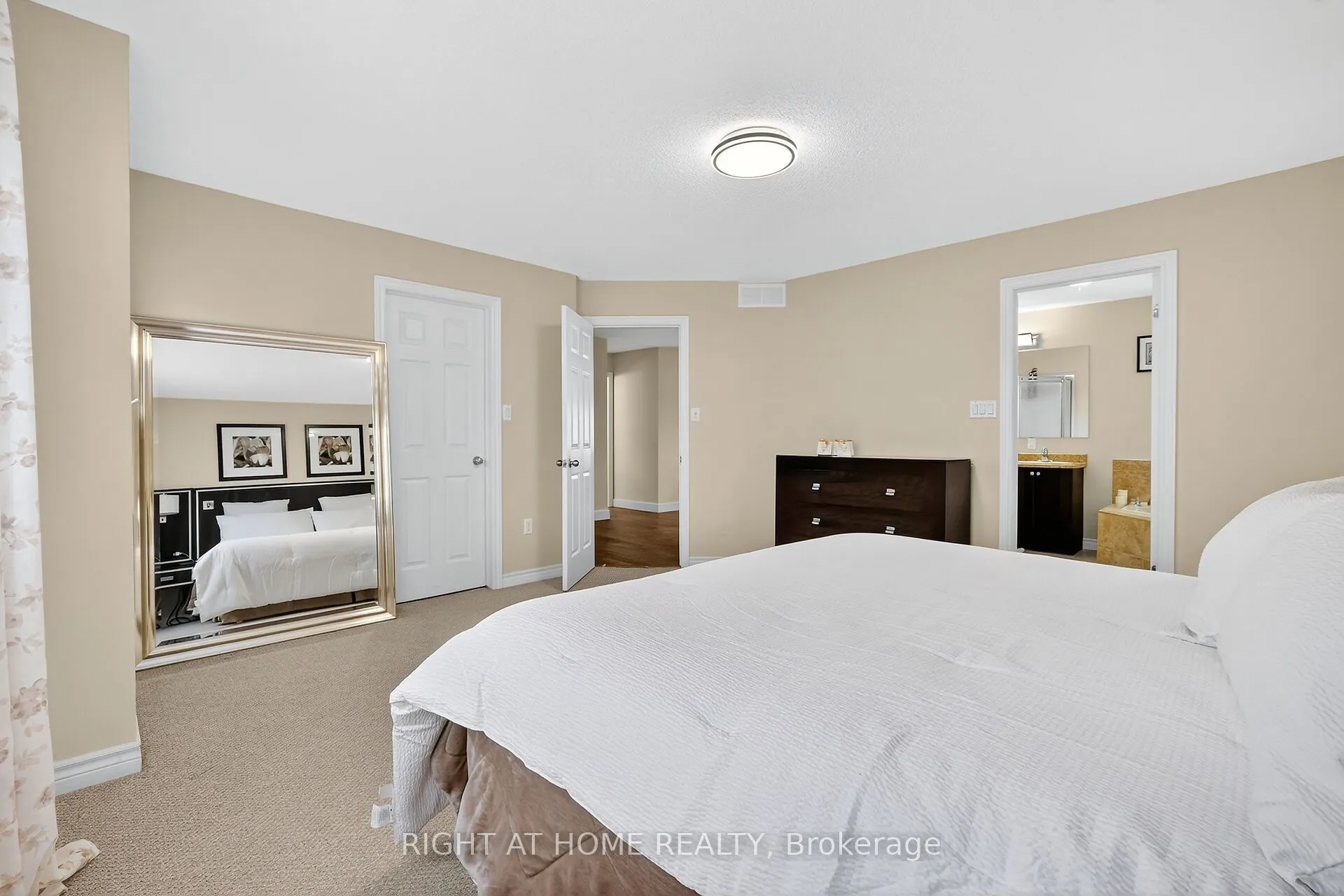 380 Quartz Avenue N