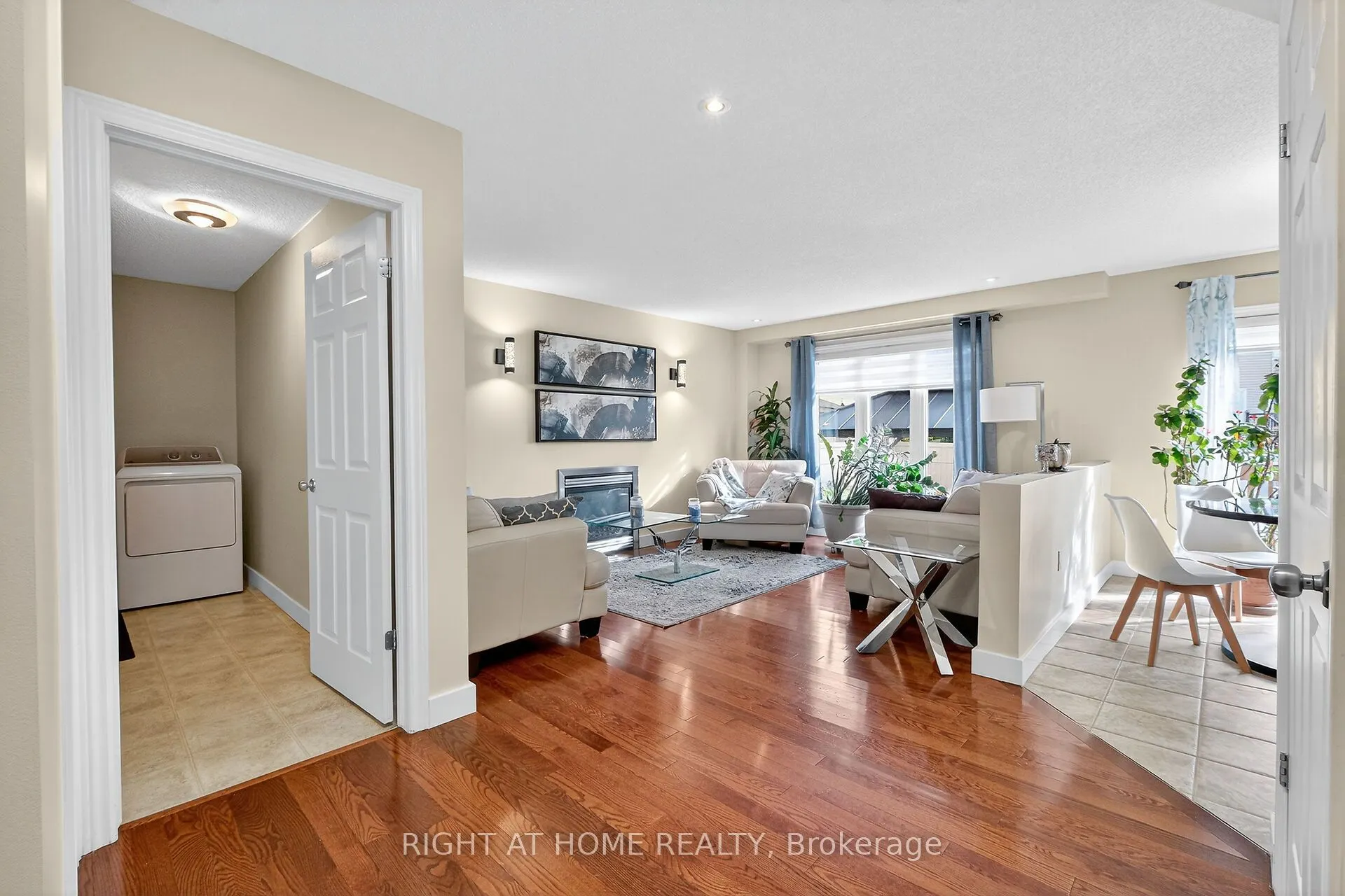 380 Quartz Avenue N