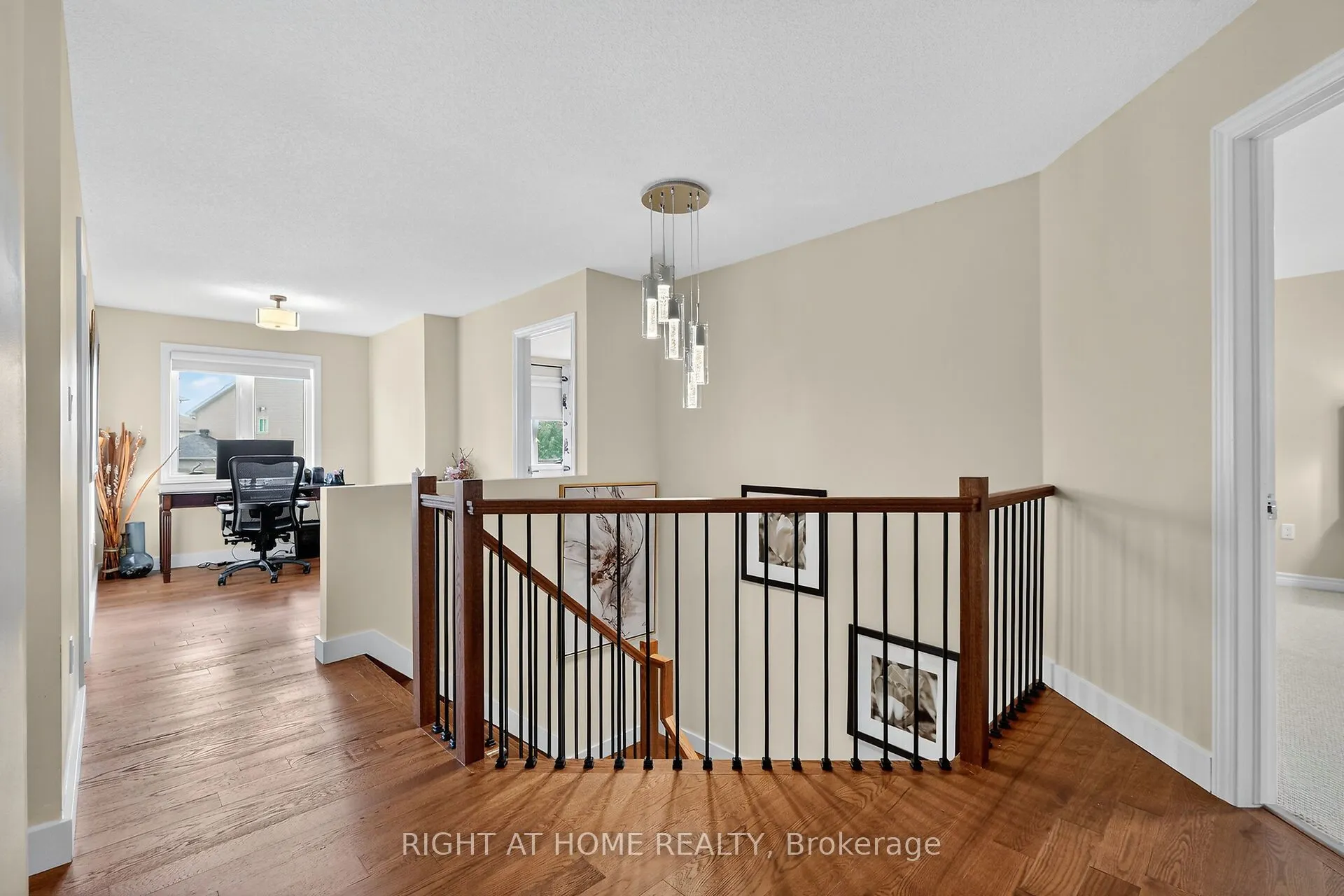 380 Quartz Avenue N