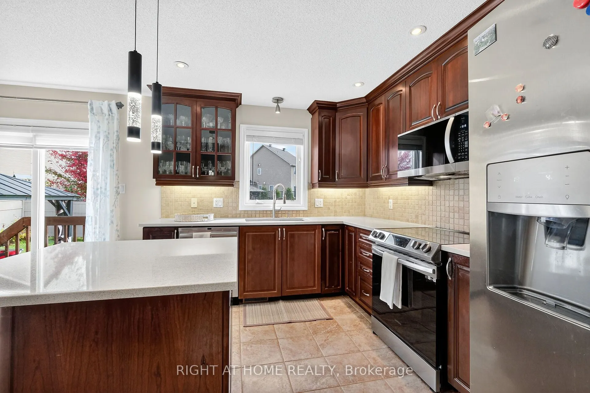 380 Quartz Avenue N